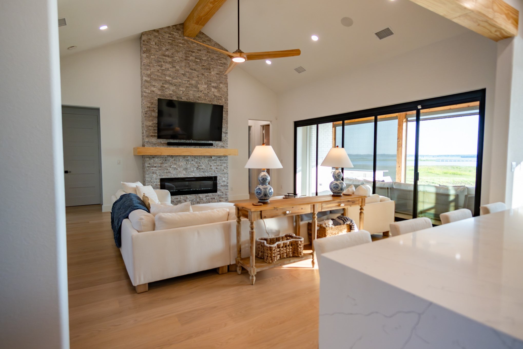 Honey Grove, Texas, 75446, United States, 5 Bedrooms Bedrooms, ,5 BathroomsBathrooms,Residential,Active,1944271