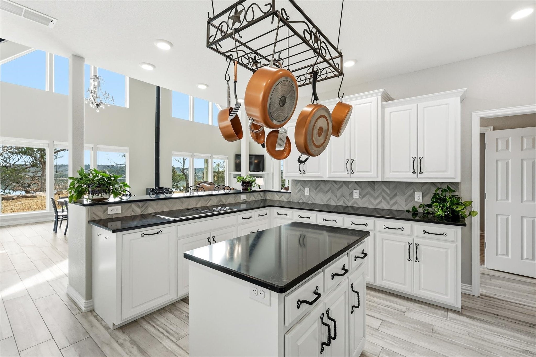 Graham, Texas, 76450, United States, 4 Bedrooms Bedrooms, ,4 BathroomsBathrooms,Residential,Active,2017097