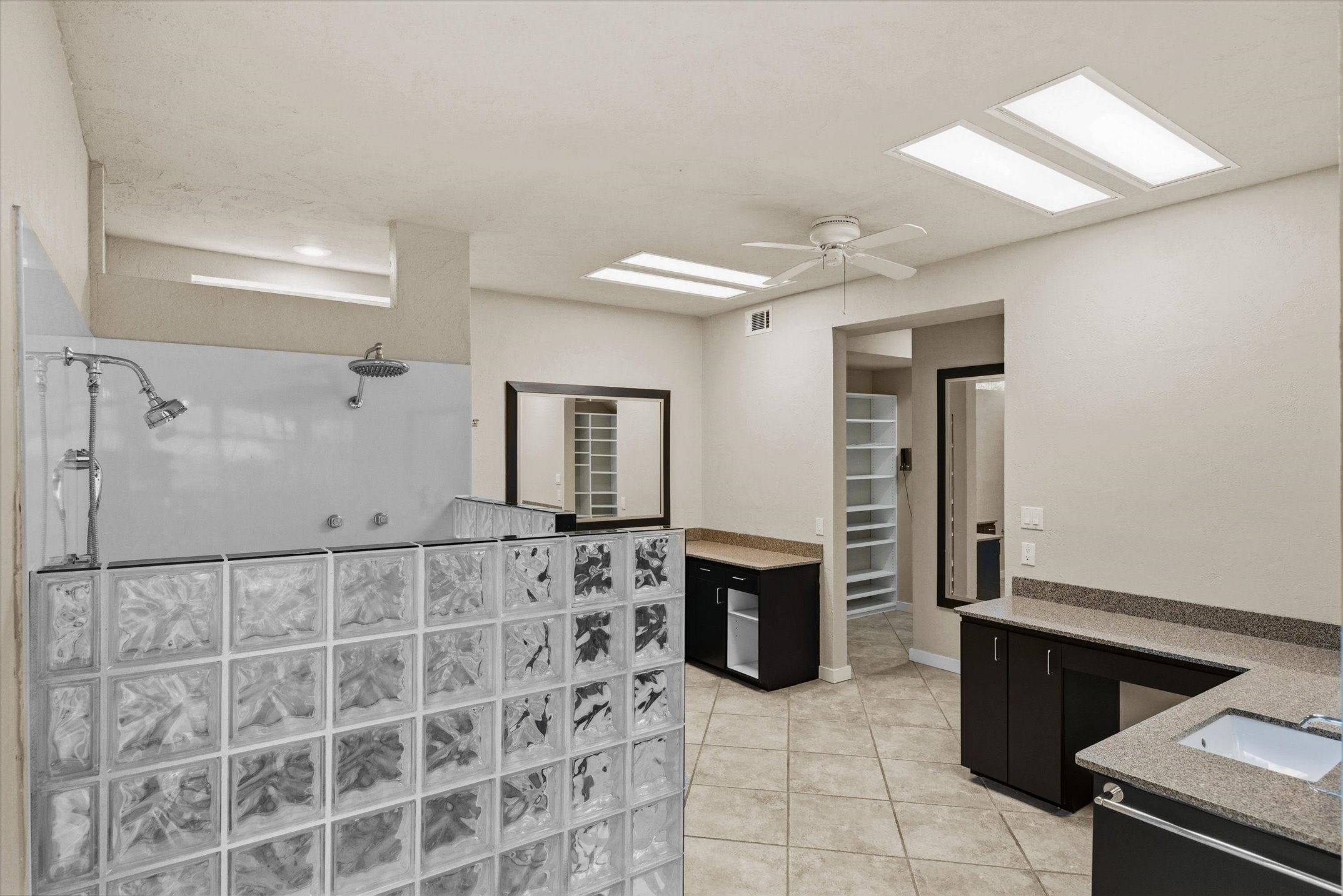 Terrell, Texas, 75160, United States, 3 Bedrooms Bedrooms, ,3 BathroomsBathrooms,Residential,Active,1995244