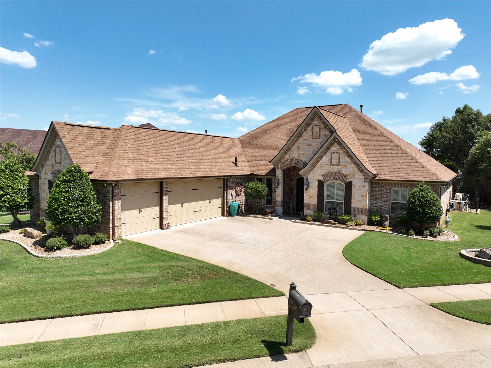 Granbury, Texas, 76048, United States, 4 Bedrooms Bedrooms, ,3 BathroomsBathrooms,Residential,Active,1929707