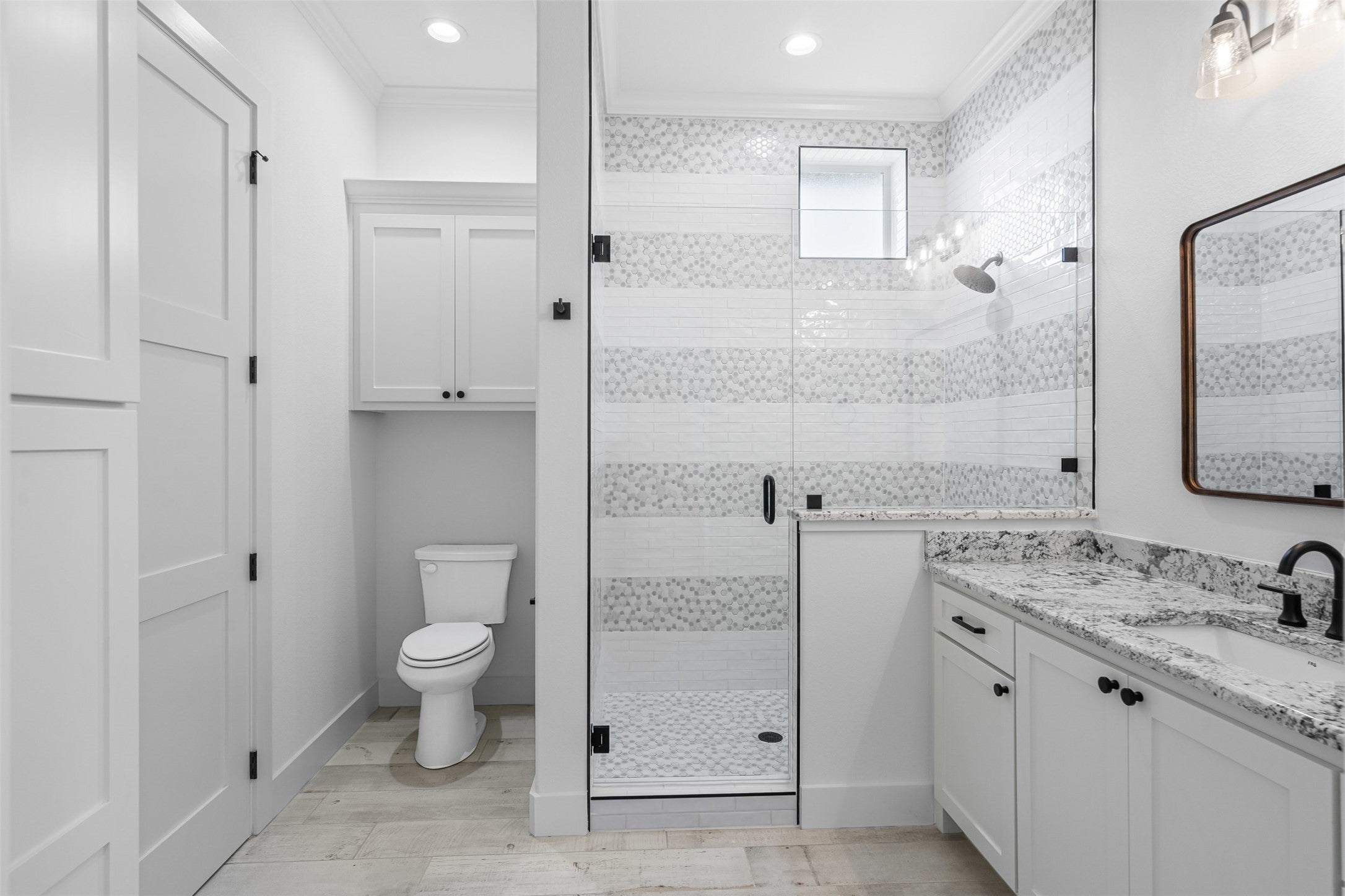 Granbury, Texas, 76048, United States, 5 Bedrooms Bedrooms, ,7 BathroomsBathrooms,Residential,Active,1909834