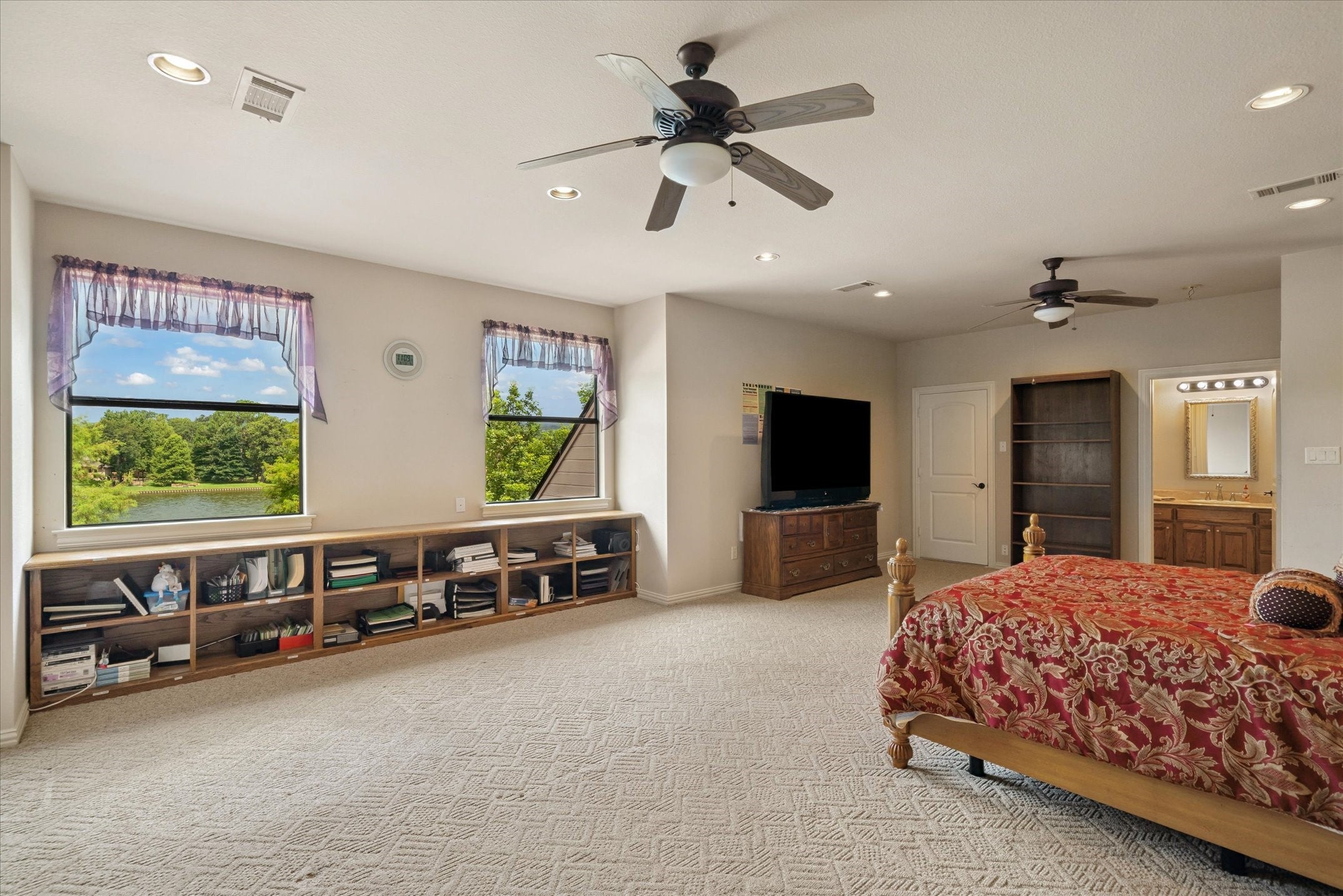 Mabank, Texas, 75156, United States, 5 Bedrooms Bedrooms, ,6 BathroomsBathrooms,Residential,Active,1894194