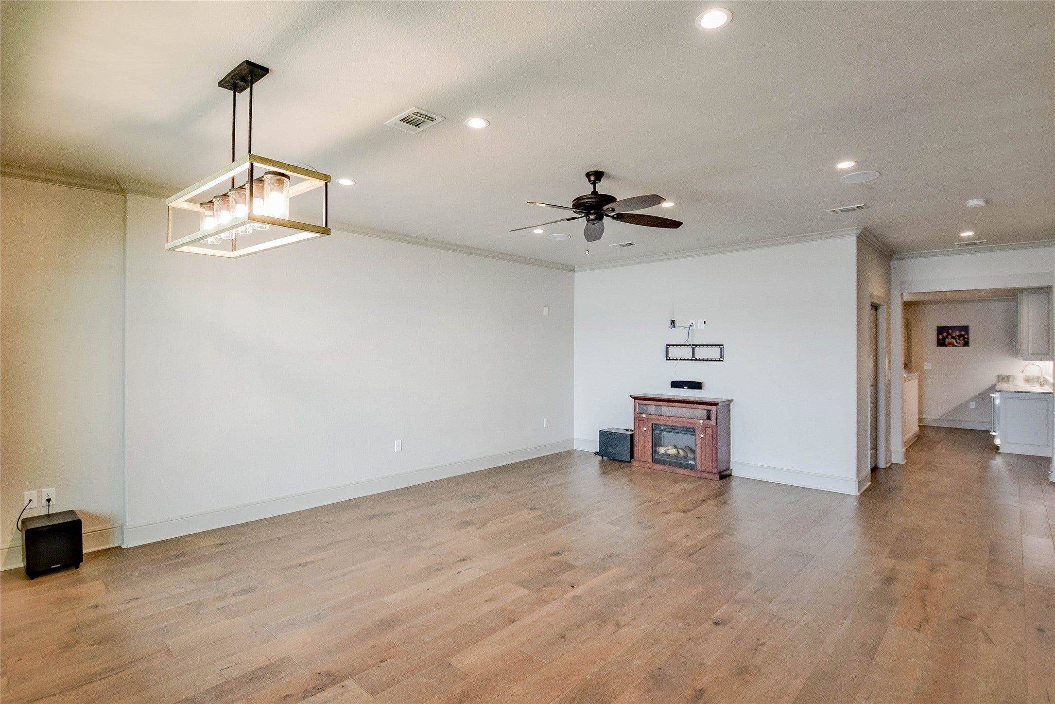 Granbury, Texas, 76048, United States, 3 Bedrooms Bedrooms, ,3 BathroomsBathrooms,Residential,Active,1828685