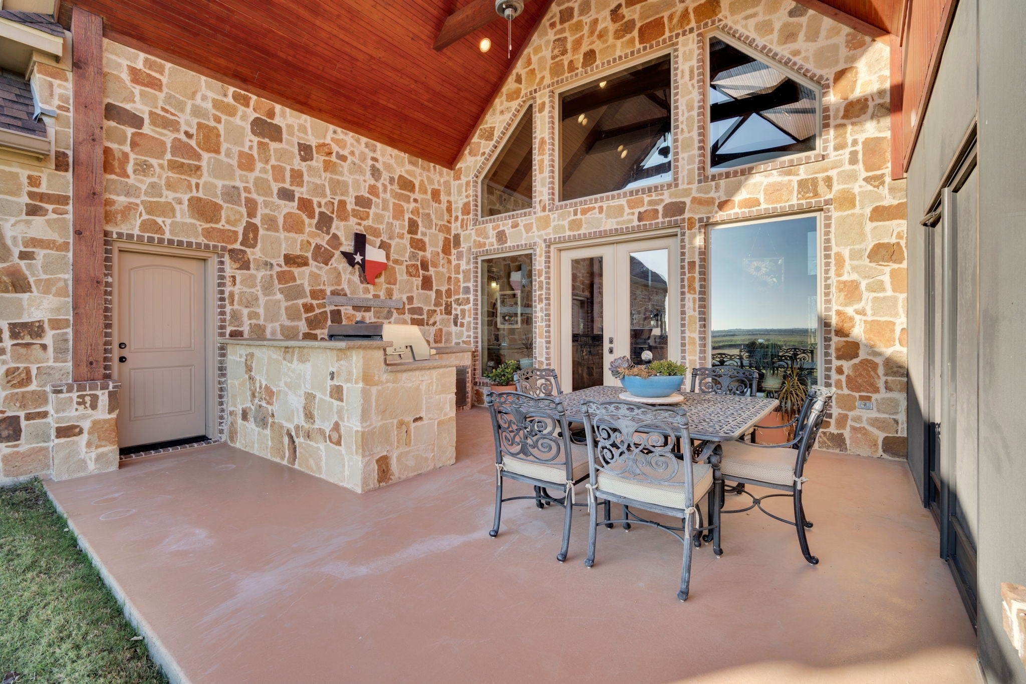 Waxahachie, Texas, 75165, United States, 3 Bedrooms Bedrooms, ,3 BathroomsBathrooms,Residential,Active,2001358