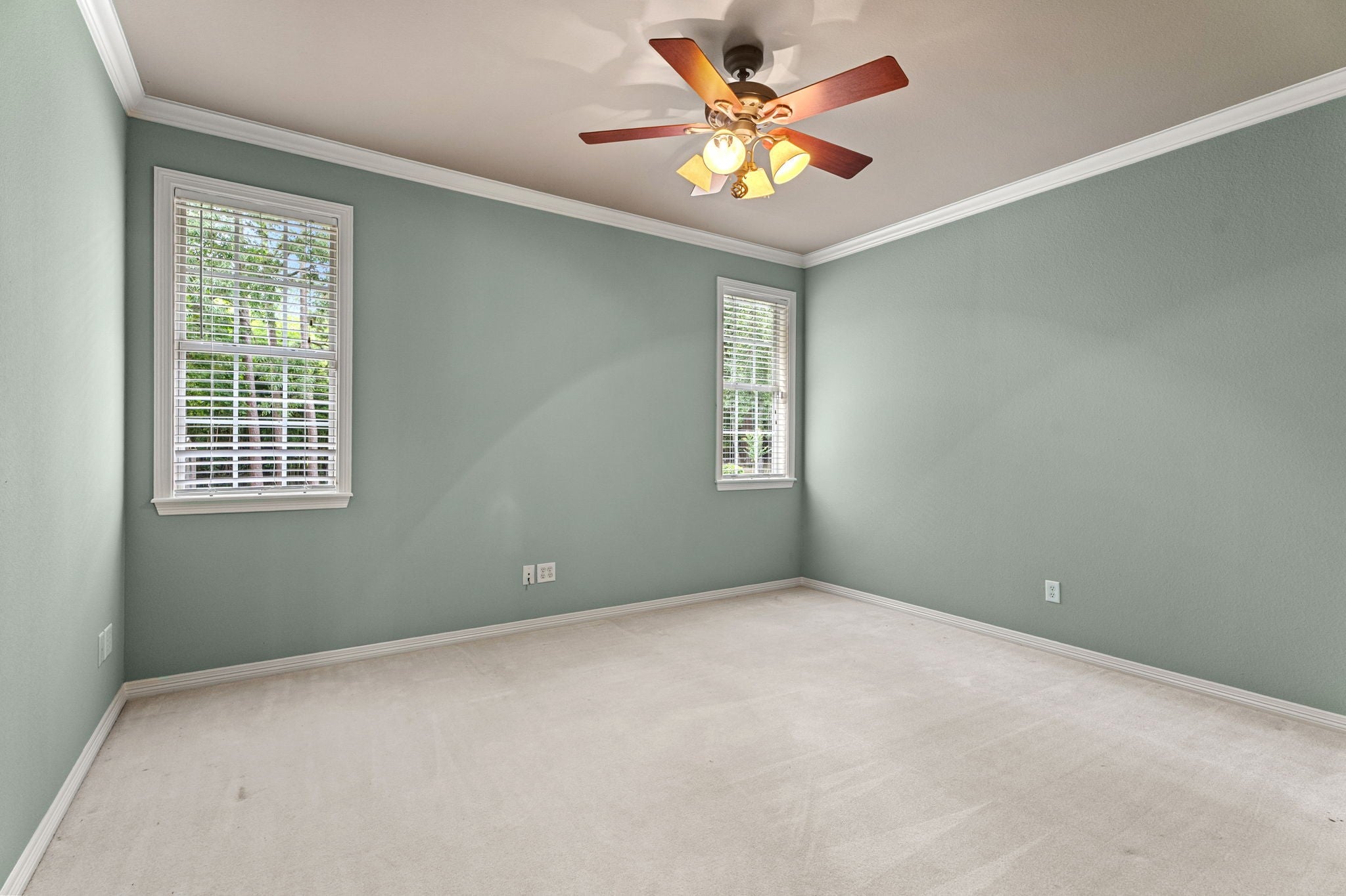 Tyler, Texas, 75703, United States, 3 Bedrooms Bedrooms, ,5 BathroomsBathrooms,Residential,Active,1892605