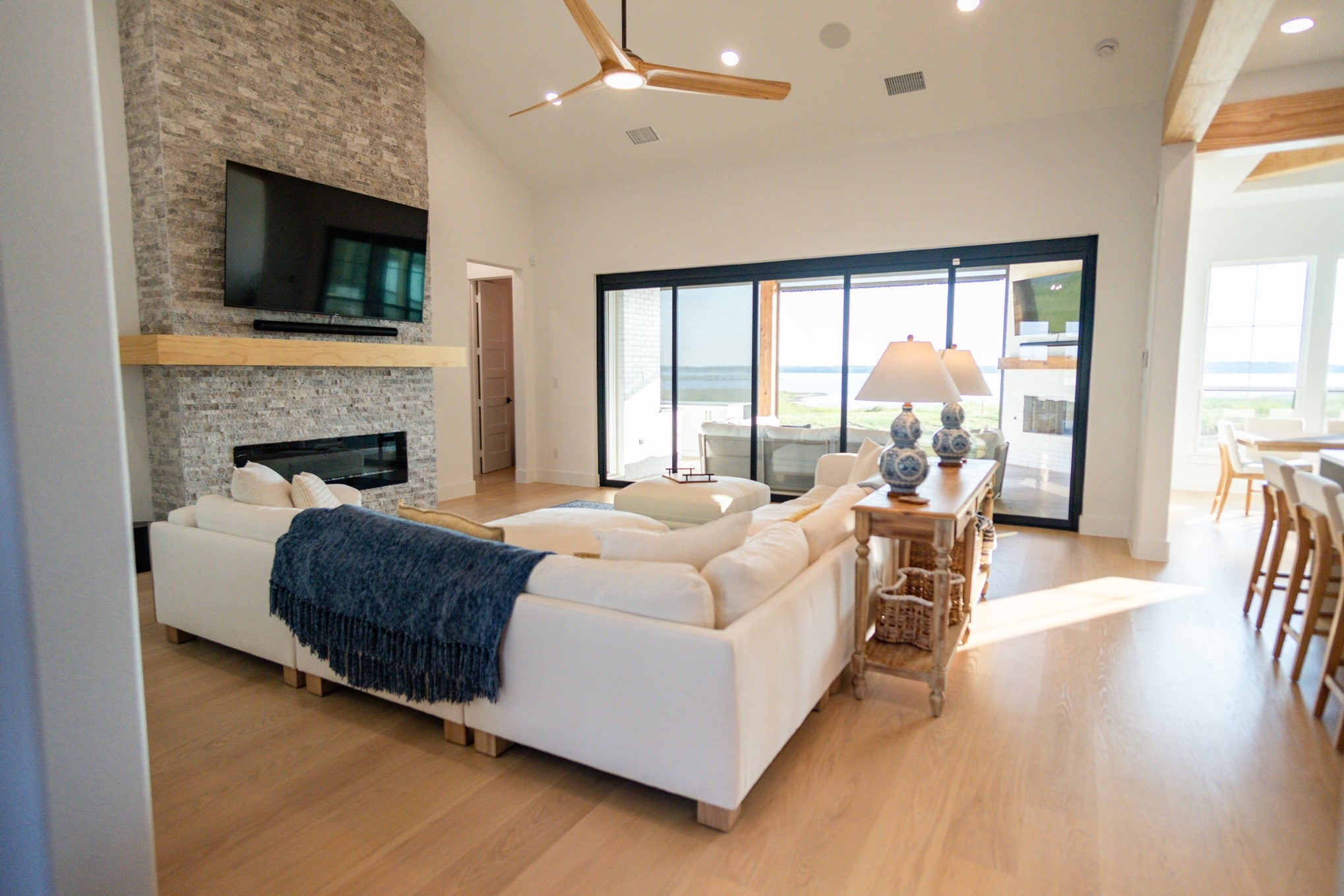Honey Grove, Texas, 75446, United States, 5 Bedrooms Bedrooms, ,5 BathroomsBathrooms,Residential,Active,1944271
