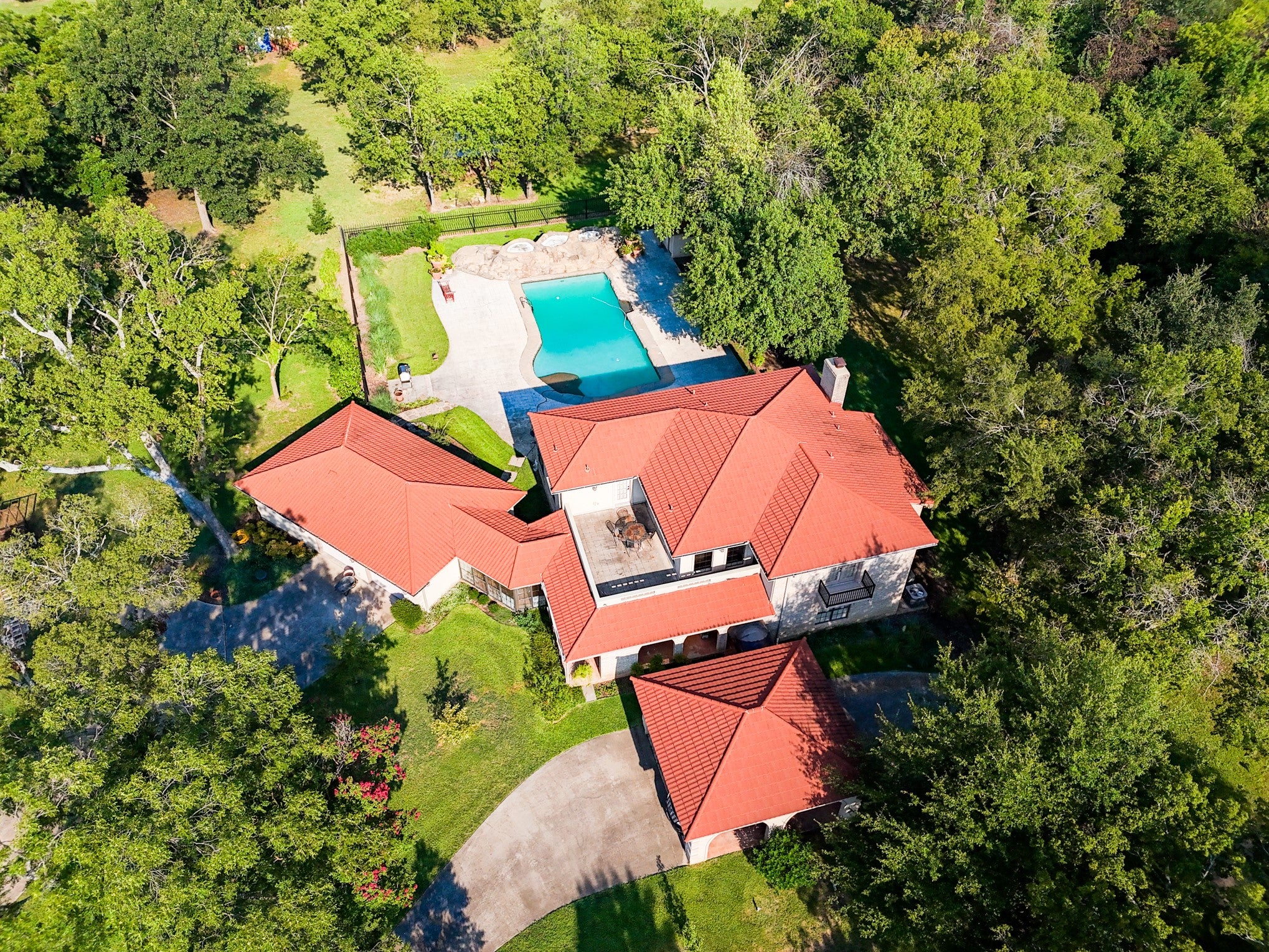 Bonham, Texas, 75418, United States, 4 Bedrooms Bedrooms, ,5 BathroomsBathrooms,Residential,Active,1988725