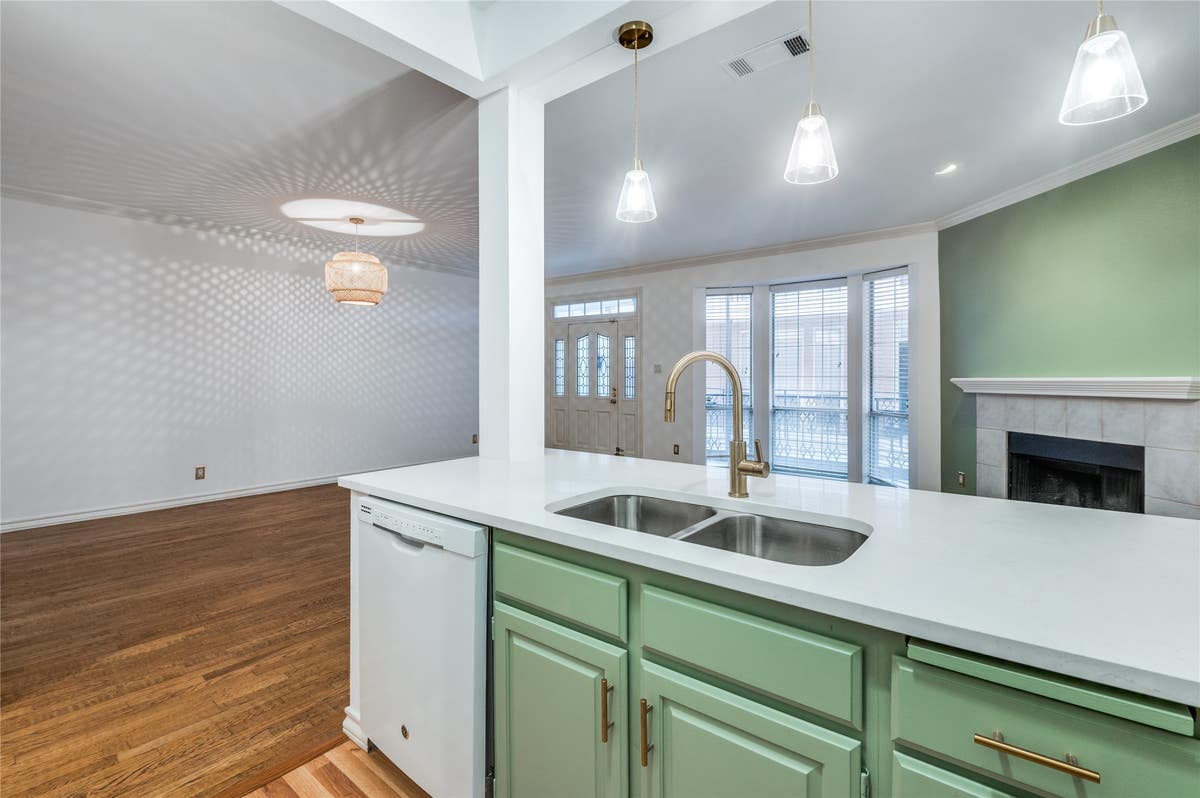 Dallas Tx Texas Ace Heating And Air 15,000 BTU Single-Zone Outdoor