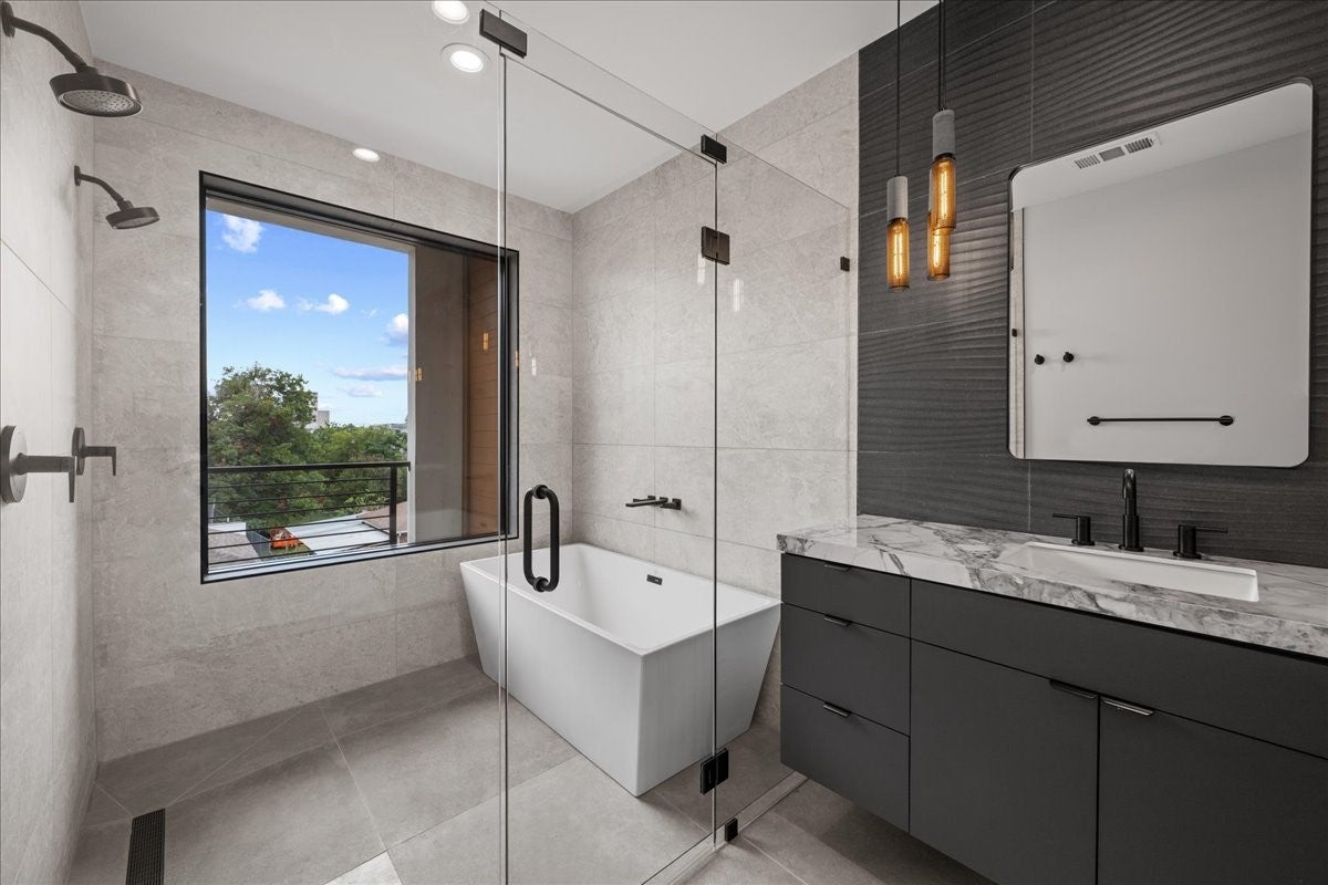Dallas, Texas, 75204, United States, 4 Bedrooms Bedrooms, ,4 BathroomsBathrooms,Residential,Active,1929655