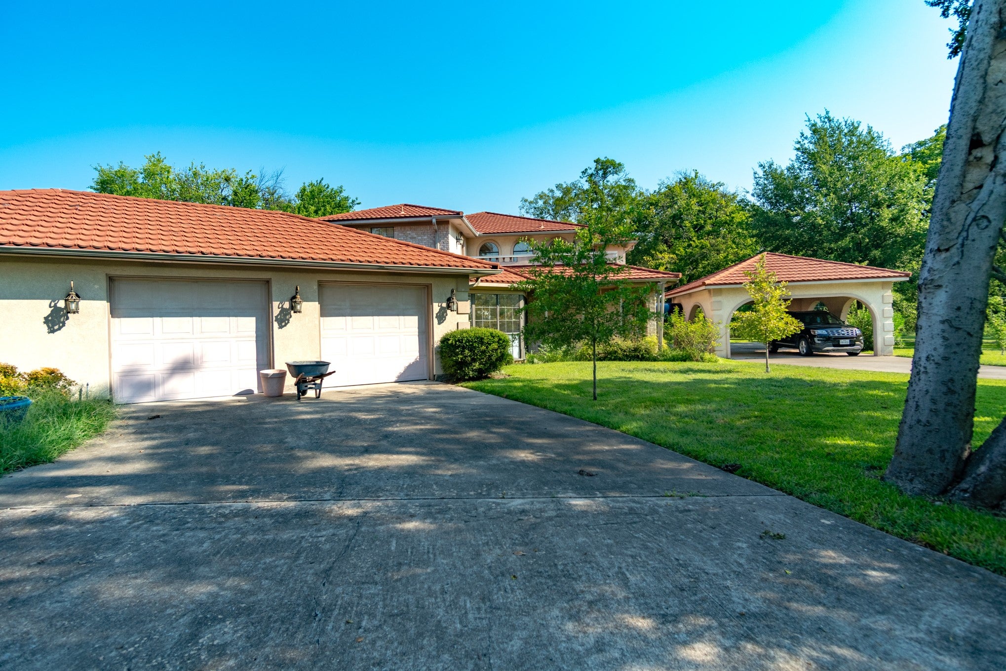 Bonham, Texas, 75418, United States, 4 Bedrooms Bedrooms, ,5 BathroomsBathrooms,Residential,Active,1988725
