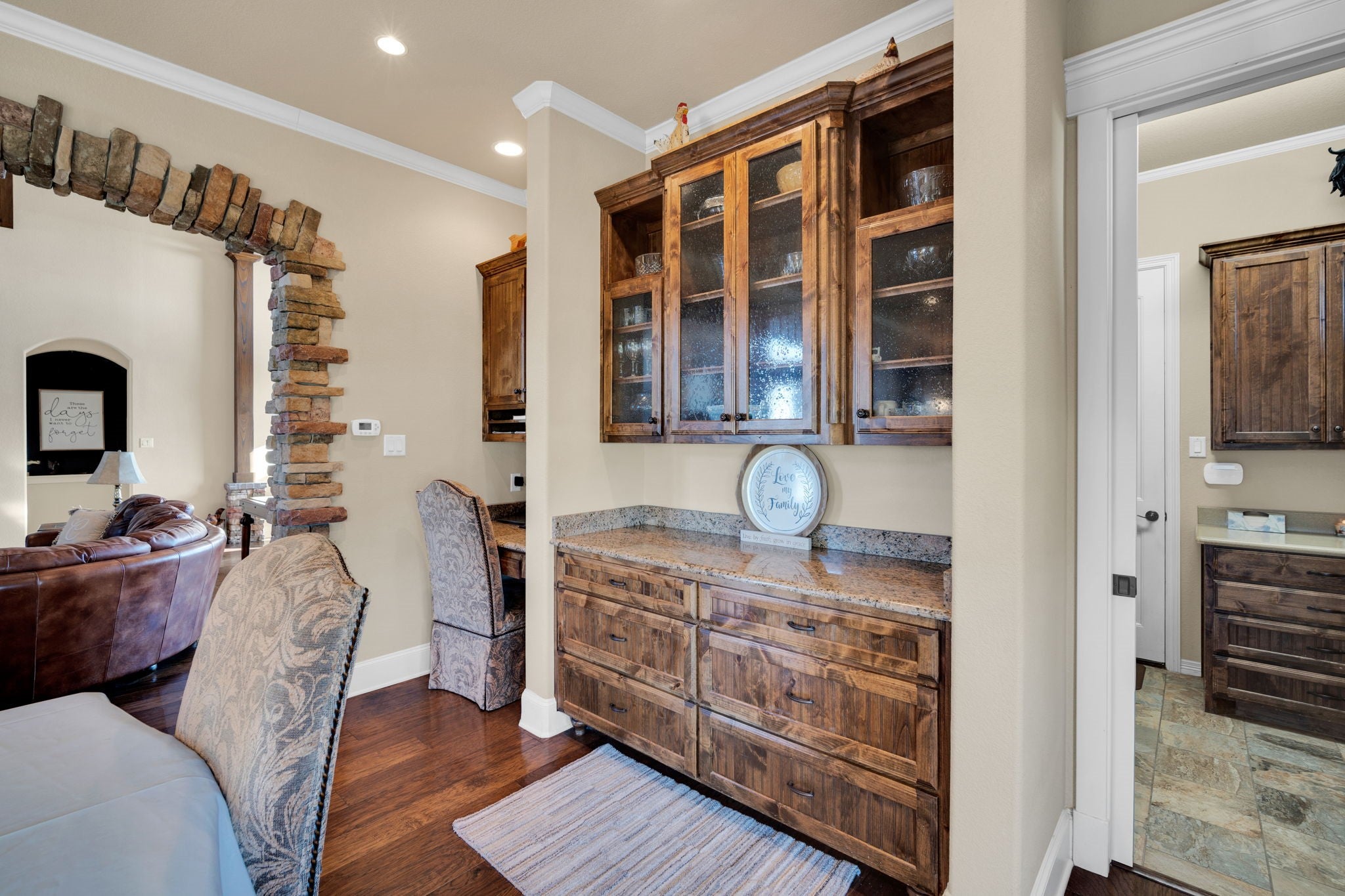 Waxahachie, Texas, 75165, United States, 3 Bedrooms Bedrooms, ,3 BathroomsBathrooms,Residential,Active,2001358