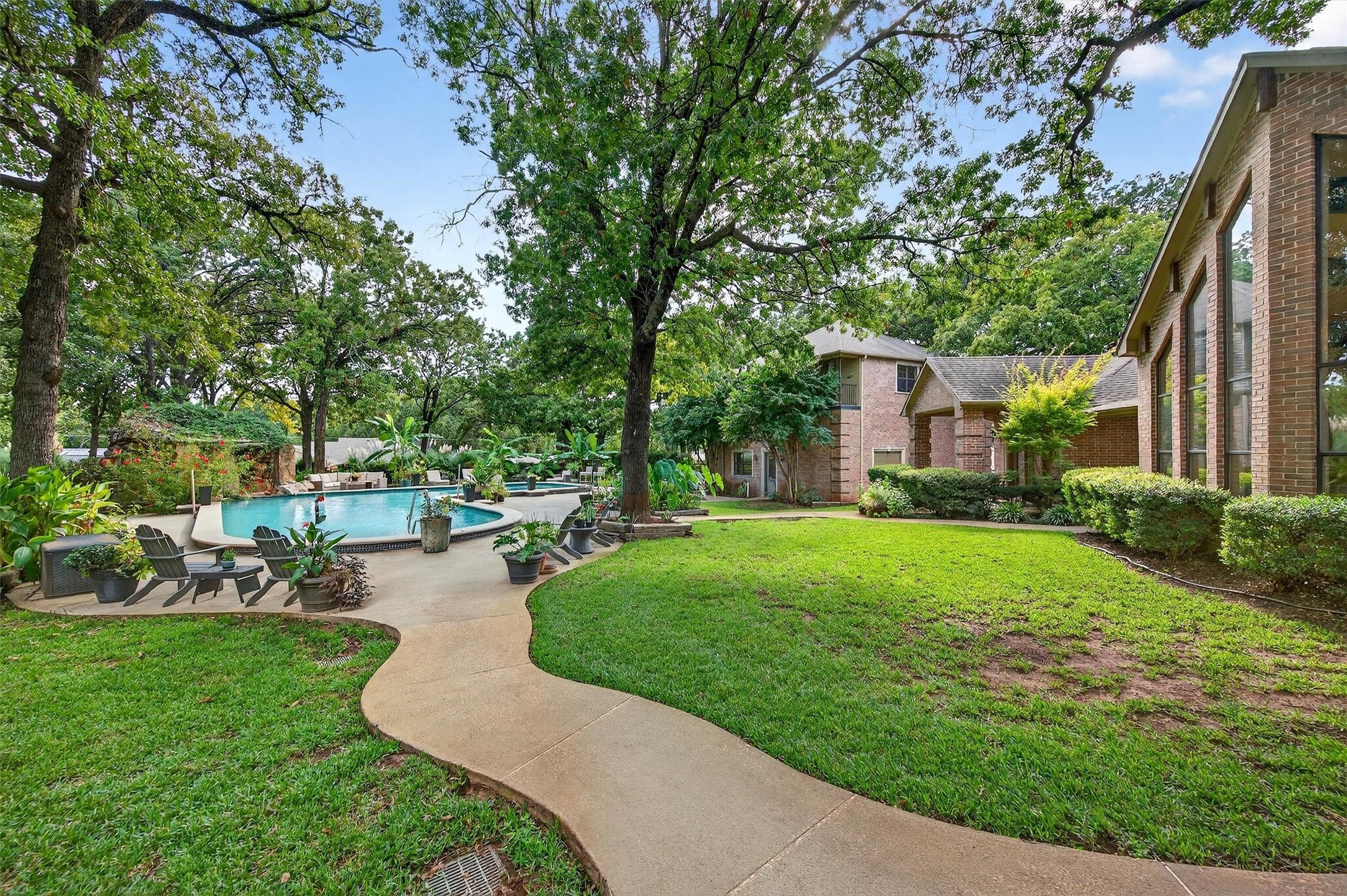 Pottsboro, Texas, 75076, United States, 5 Bedrooms Bedrooms, ,6 BathroomsBathrooms,Residential,Active,1953378