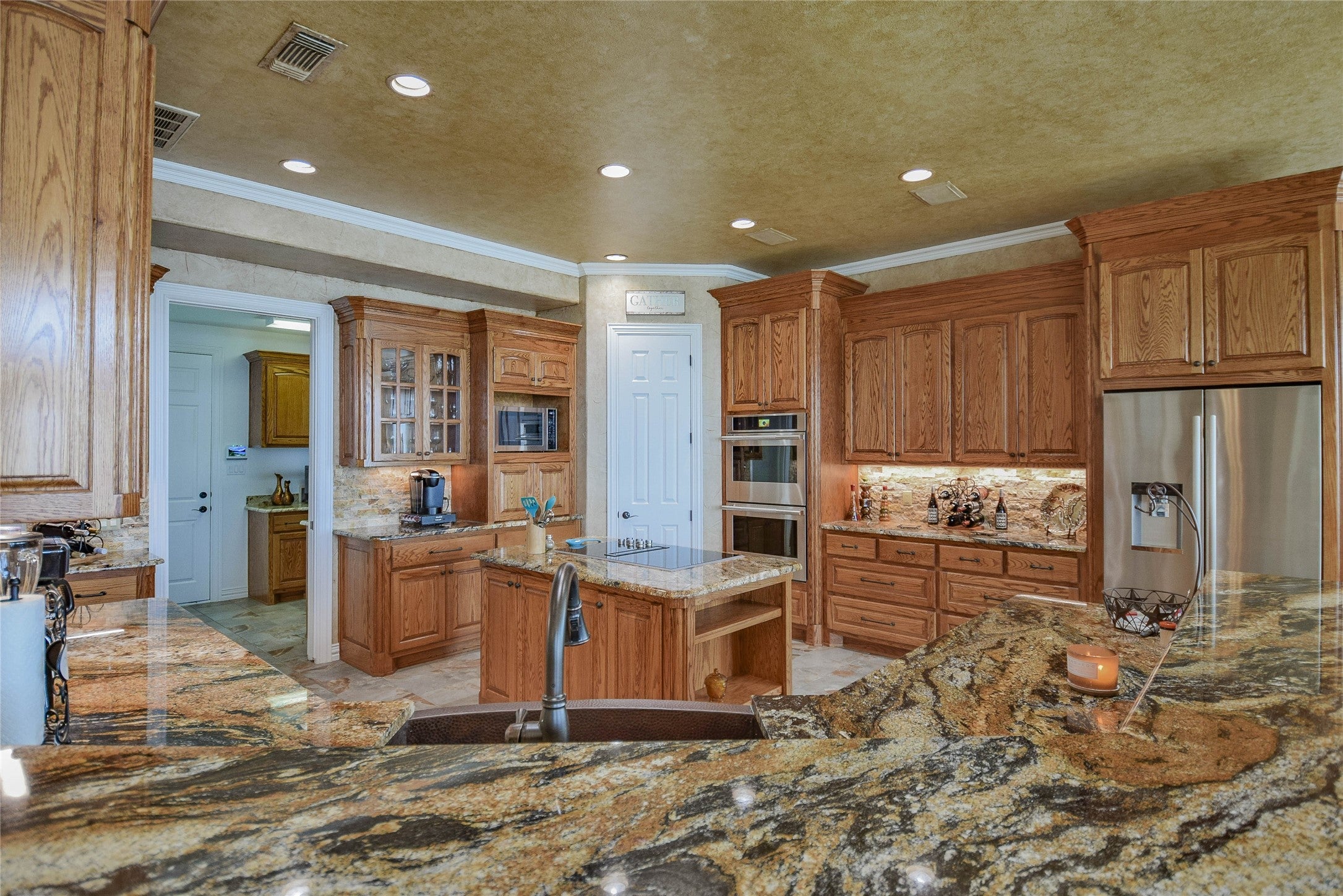 Granbury, Texas, 76048, United States, ,5 BathroomsBathrooms,Residential,Active,1799390