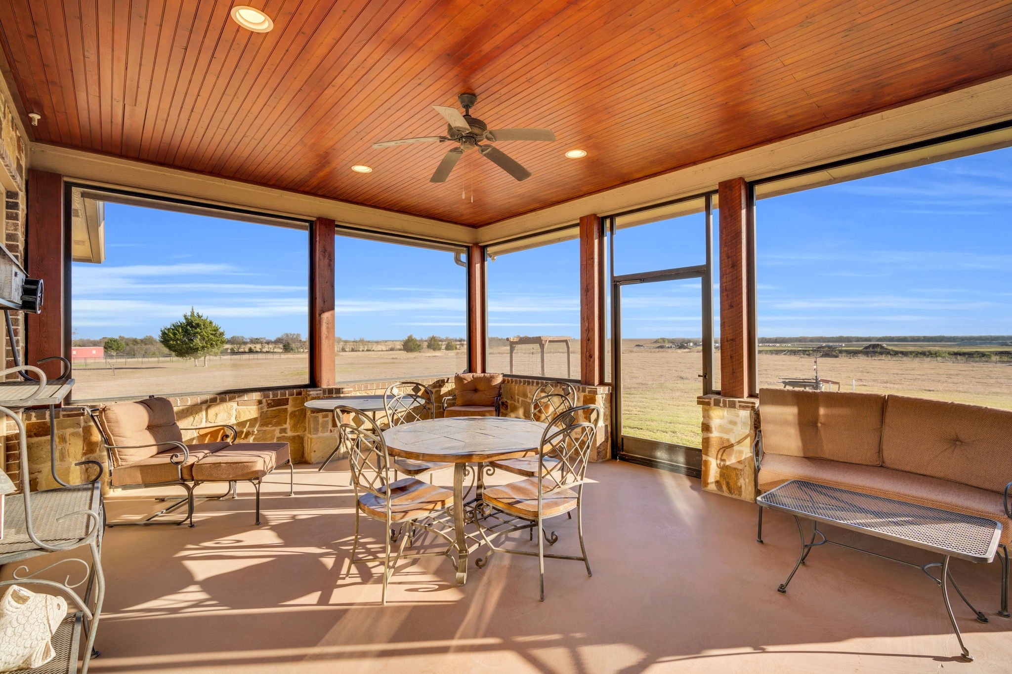 Waxahachie, Texas, 75165, United States, 3 Bedrooms Bedrooms, ,3 BathroomsBathrooms,Residential,Active,2001358