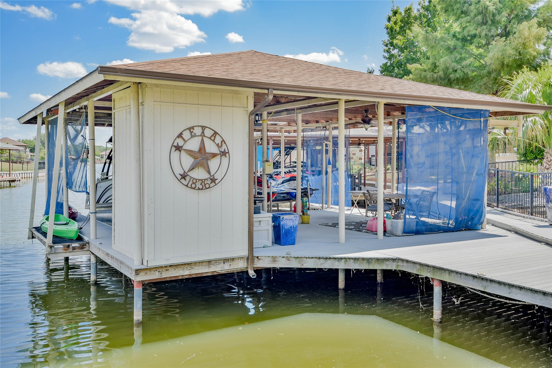 Granbury, Texas, 76048, United States, 4 Bedrooms Bedrooms, ,3 BathroomsBathrooms,Residential,Active,1929707