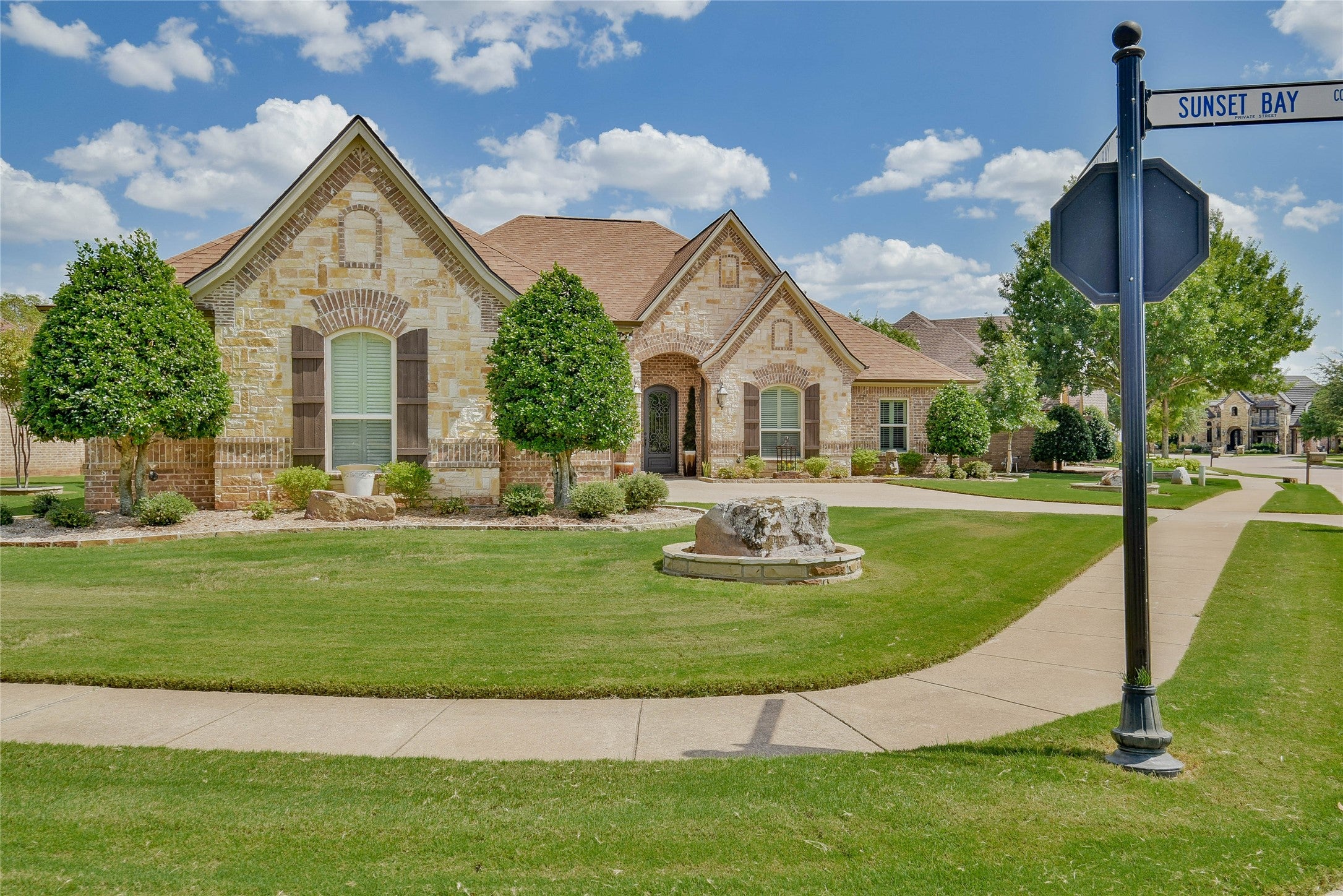 Granbury, Texas, 76048, United States, 4 Bedrooms Bedrooms, ,3 BathroomsBathrooms,Residential,Active,1929707