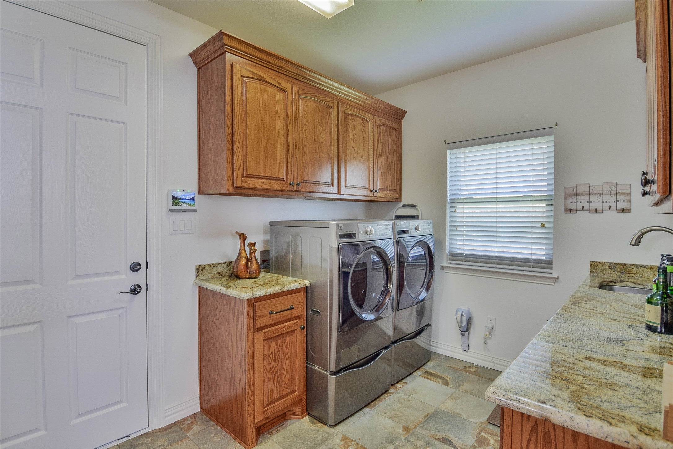 Granbury, Texas, 76048, United States, ,5 BathroomsBathrooms,Residential,Active,1799390