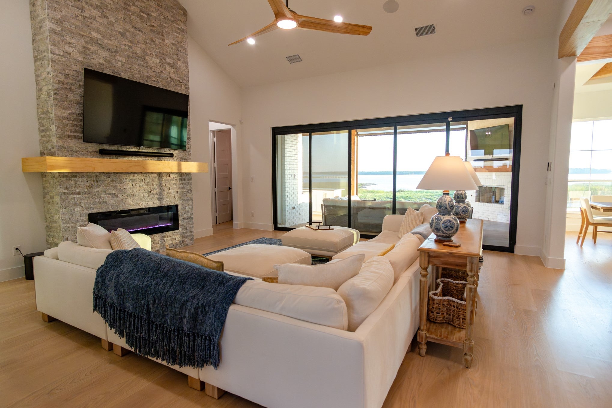 Honey Grove, Texas, 75446, United States, 5 Bedrooms Bedrooms, ,5 BathroomsBathrooms,Residential,Active,1944271