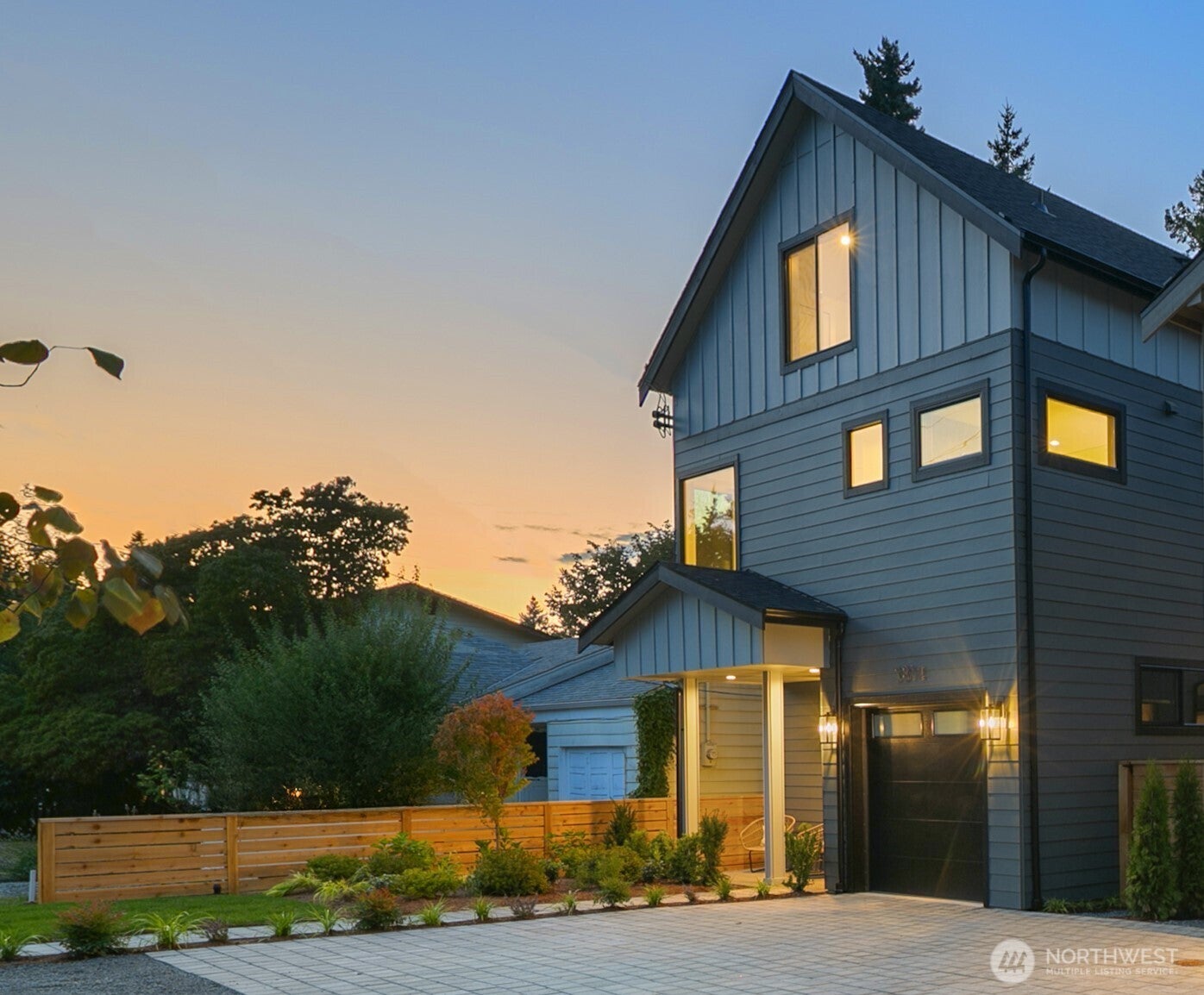 Seattle, Washington, 98115, United States, 4 Bedrooms Bedrooms, ,4 BathroomsBathrooms,Residential,Active,1934821