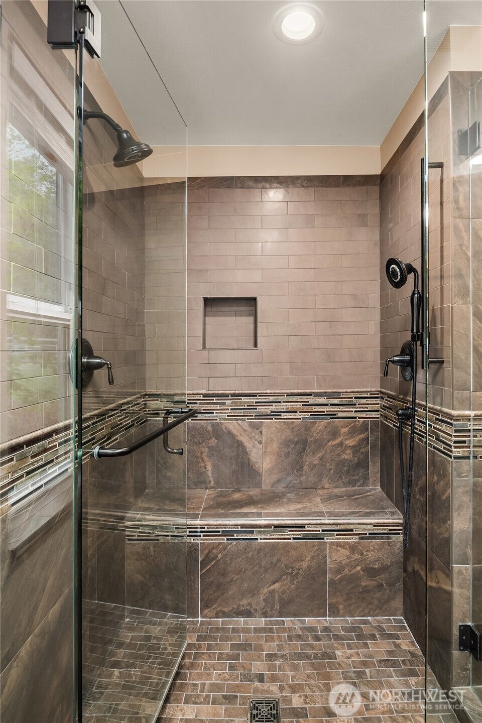 Carnation, Washington, 98014, United States, 4 Bedrooms Bedrooms, ,4 BathroomsBathrooms,Residential,Active,1810418