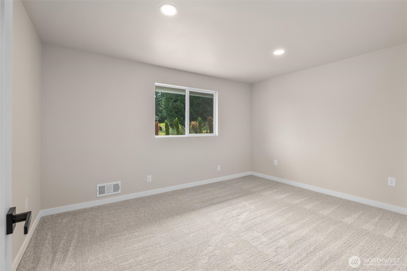Snohomish, Washington, 98290, United States, 3 Bedrooms Bedrooms, ,3 BathroomsBathrooms,Residential,Active,1929406