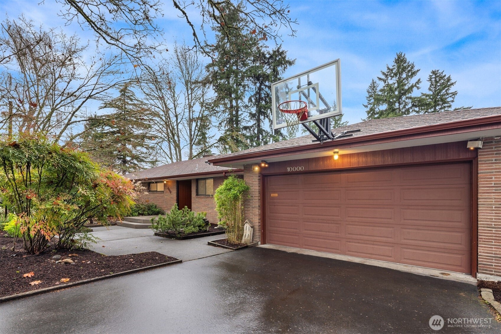 Seattle, Washington, 98125, United States, 7 Bedrooms Bedrooms, ,3 BathroomsBathrooms,Residential,Active,1999918