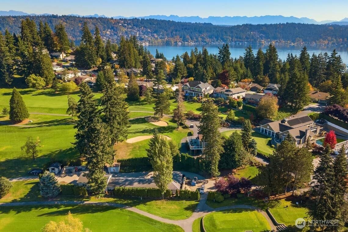 Redmond, Washington, 98052, United States, 5 Bedrooms Bedrooms, ,3 BathroomsBathrooms,Residential,Active,1988724