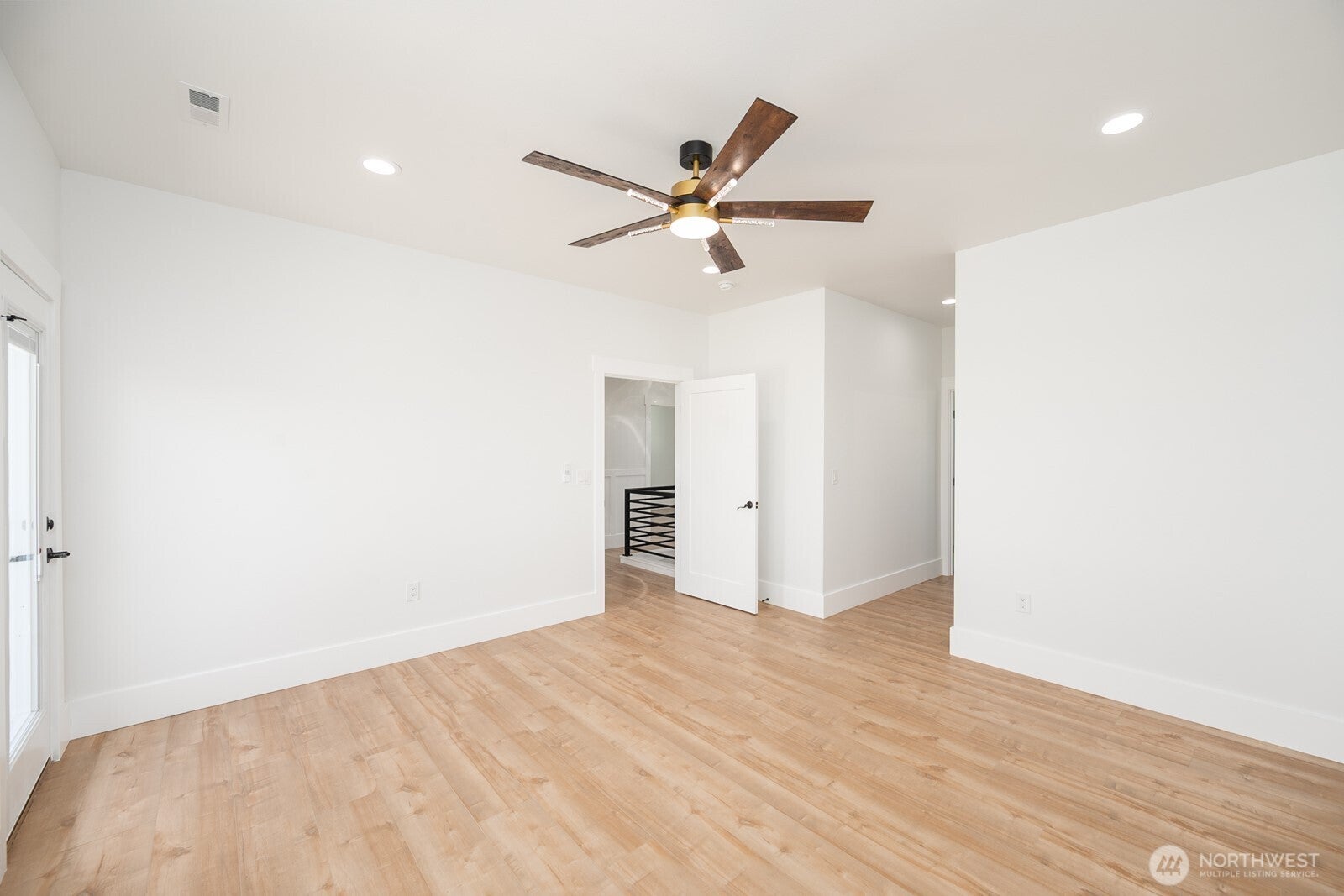 Moses Lake, Washington, 98837, United States, 4 Bedrooms Bedrooms, ,4 BathroomsBathrooms,Residential,Active,1886784