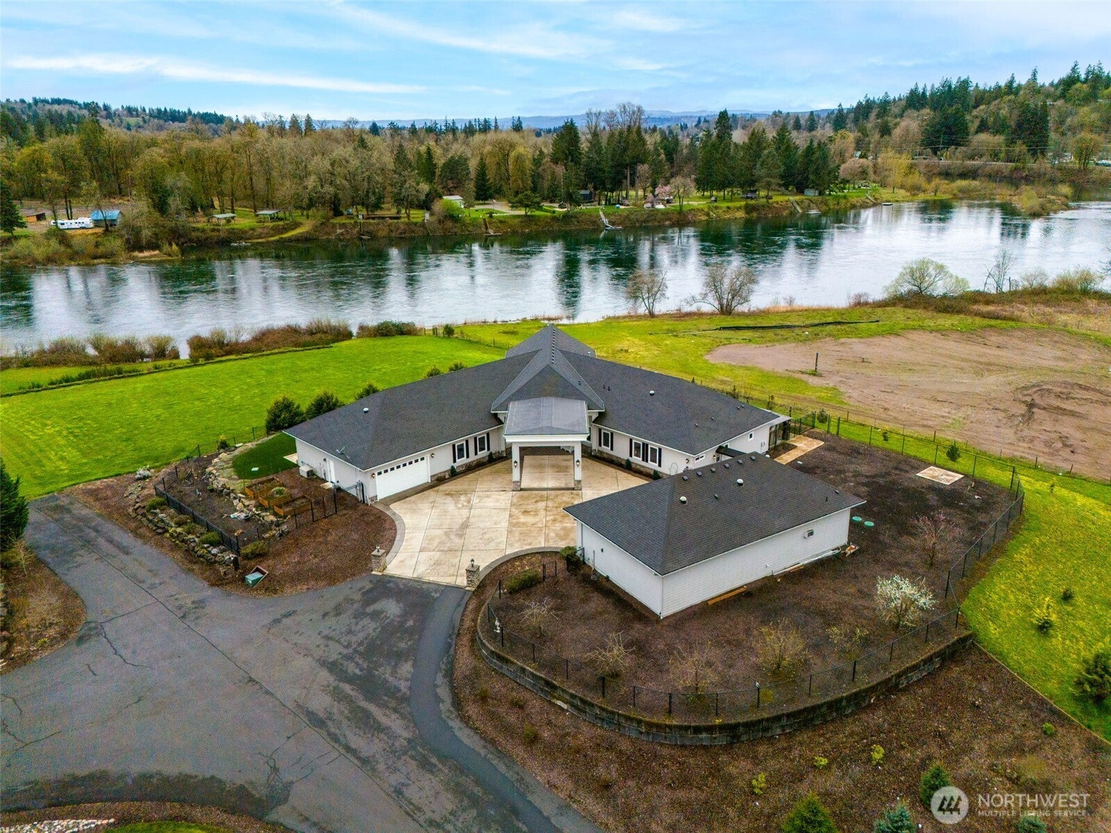 Woodland, Washington, 98674, United States, 3 Bedrooms Bedrooms, ,4 BathroomsBathrooms,Residential,Active,2013456