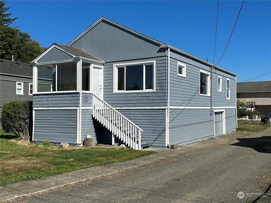 907 WASHINGTON AVE, HOQUIAM, WA 98550, photo 1 of 32