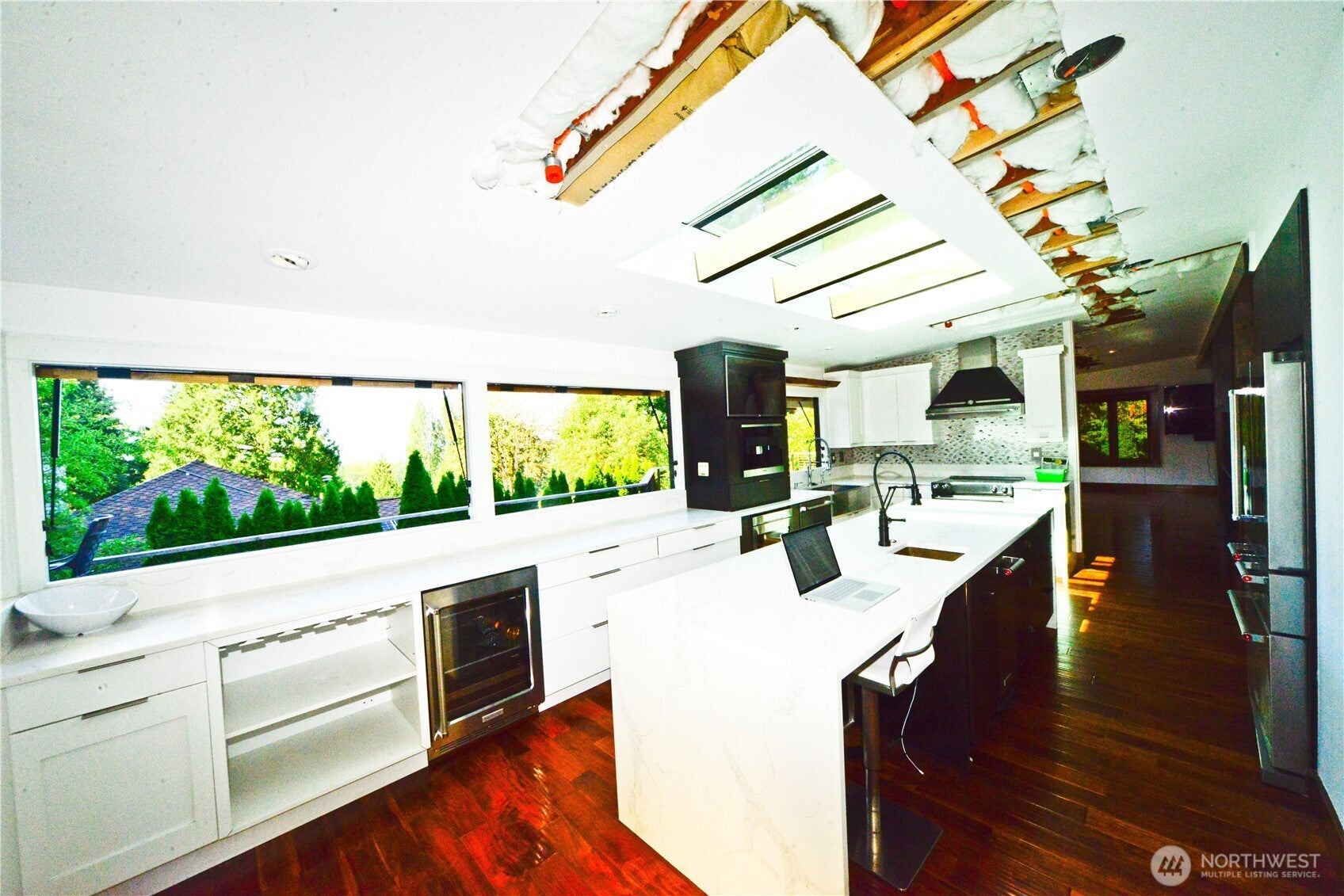 Kirkland, Washington, 98033, United States, 3 Bedrooms Bedrooms, ,3 BathroomsBathrooms,Residential,Active,1945839