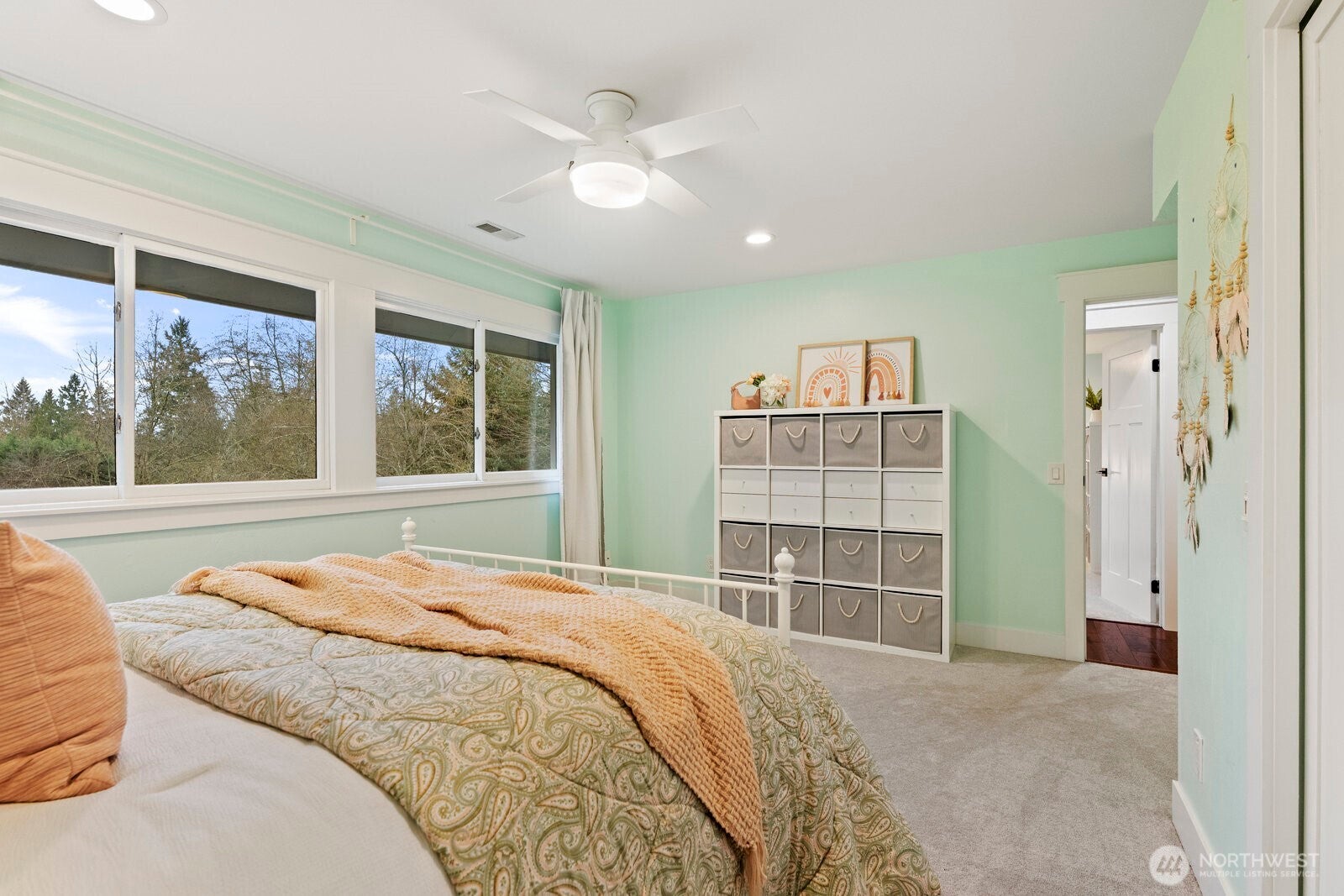 Woodinville, Washington, 98077, United States, 4 Bedrooms Bedrooms, ,4 BathroomsBathrooms,Residential,Active,2001351