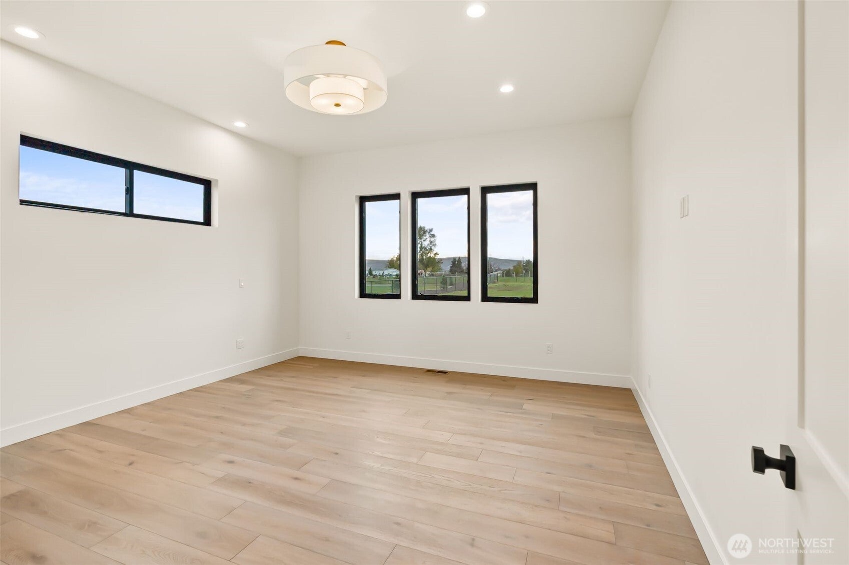 Yakima, Washington, 98908, United States, 4 Bedrooms Bedrooms, ,4 BathroomsBathrooms,Residential,Active,1993975