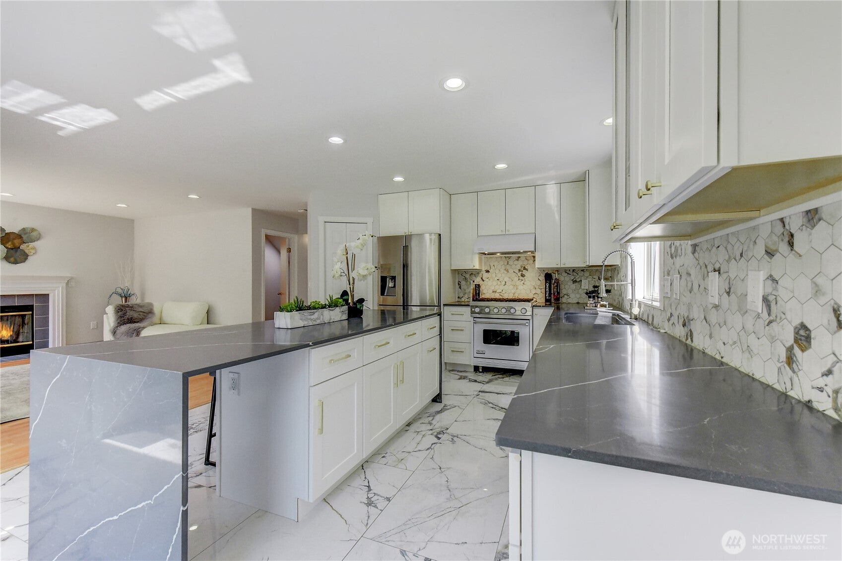 Kenmore, Washington, 98028, United States, 4 Bedrooms Bedrooms, ,3 BathroomsBathrooms,Residential,Pending,1824038