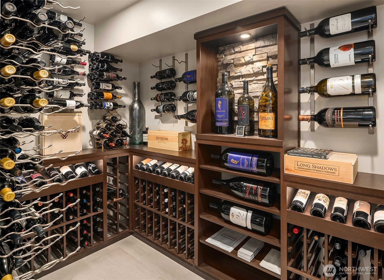 Kirkland, Washington, 98033, United States, 4 Bedrooms Bedrooms, ,5 BathroomsBathrooms,Residential,Active,1973549