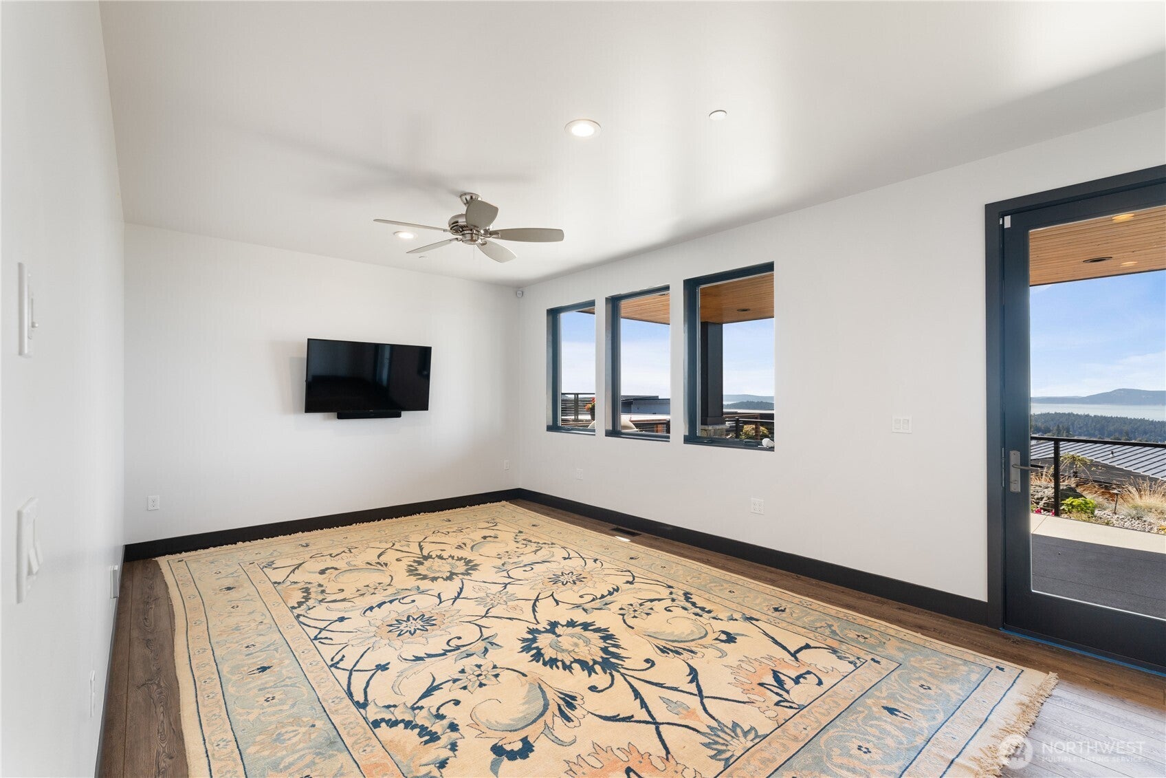 Anacortes, Washington, 98221, United States, 3 Bedrooms Bedrooms, ,3 BathroomsBathrooms,Residential,Active,2007203