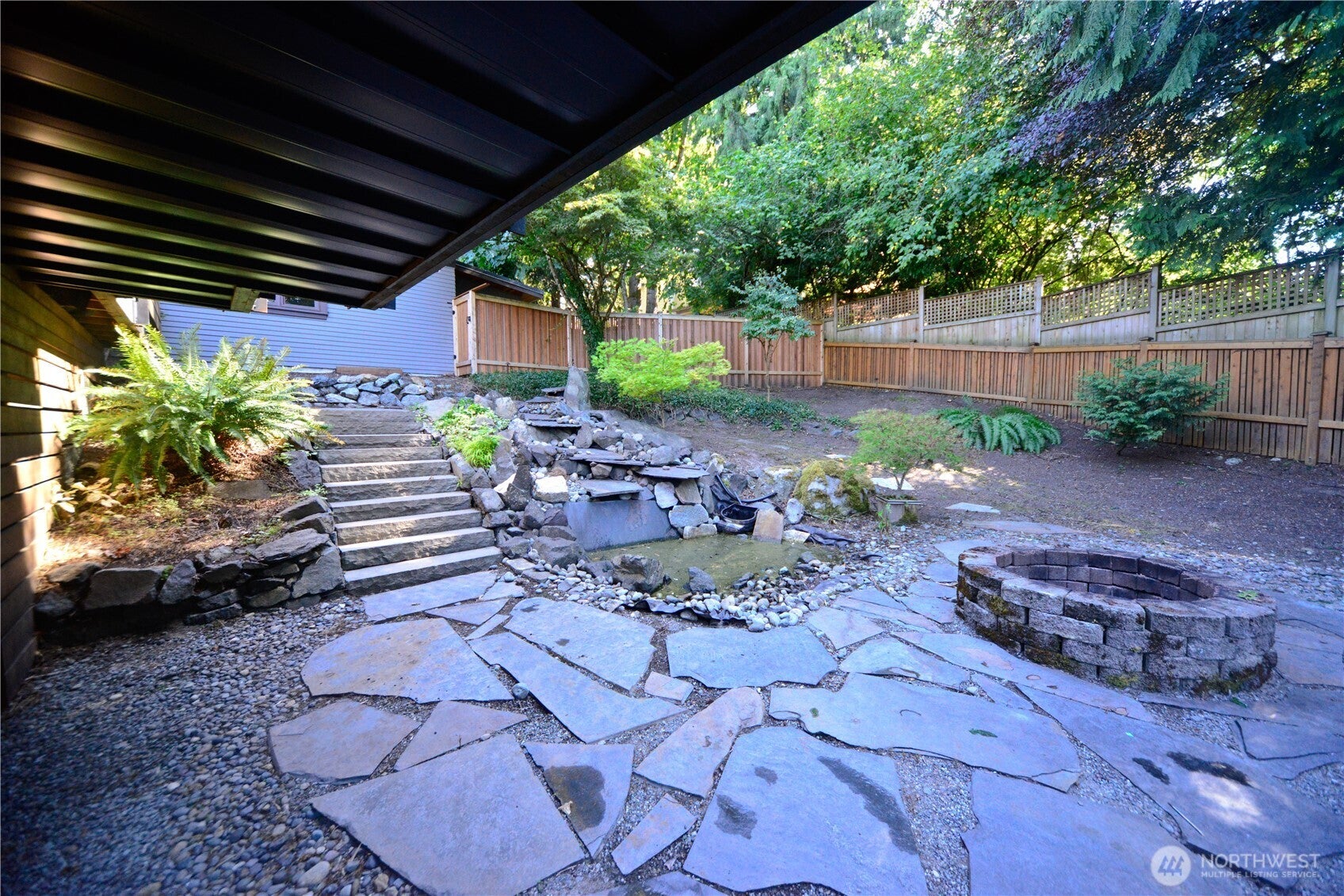 Kirkland, Washington, 98033, United States, 3 Bedrooms Bedrooms, ,3 BathroomsBathrooms,Residential,Active,1945839