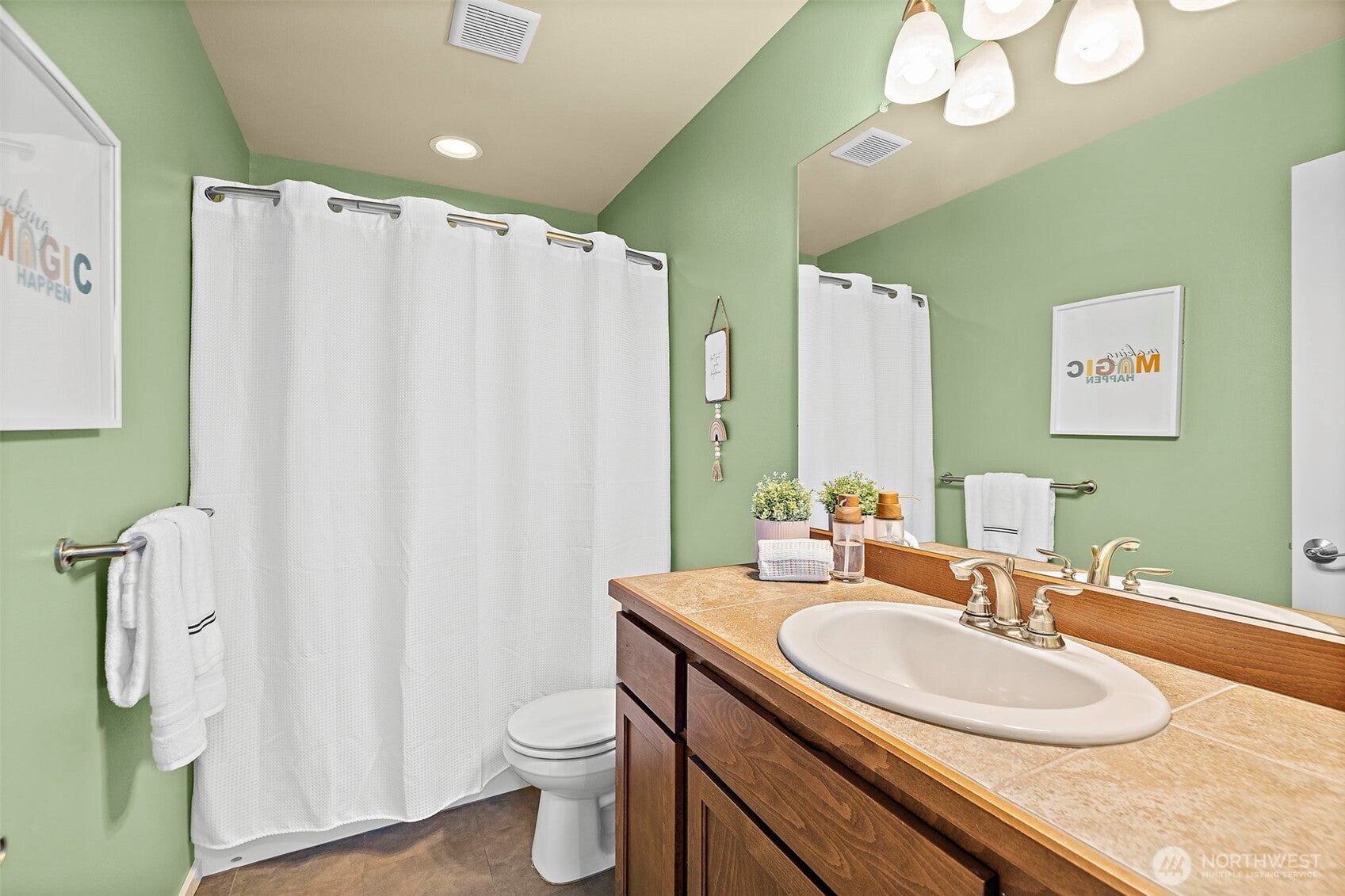 Snoqualmie, Washington, 98065, United States, 5 Bedrooms Bedrooms, ,3 BathroomsBathrooms,Residential,Active,1990623