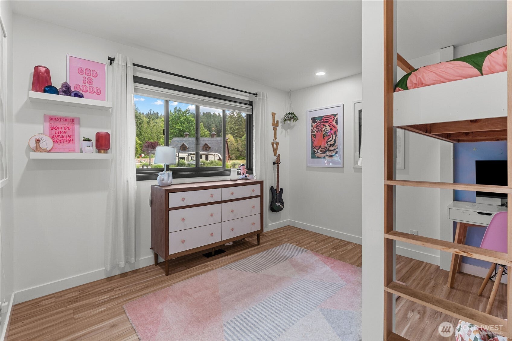 Issaquah, Washington, 98027, United States, 4 Bedrooms Bedrooms, ,3 BathroomsBathrooms,Residential,Active,1892601