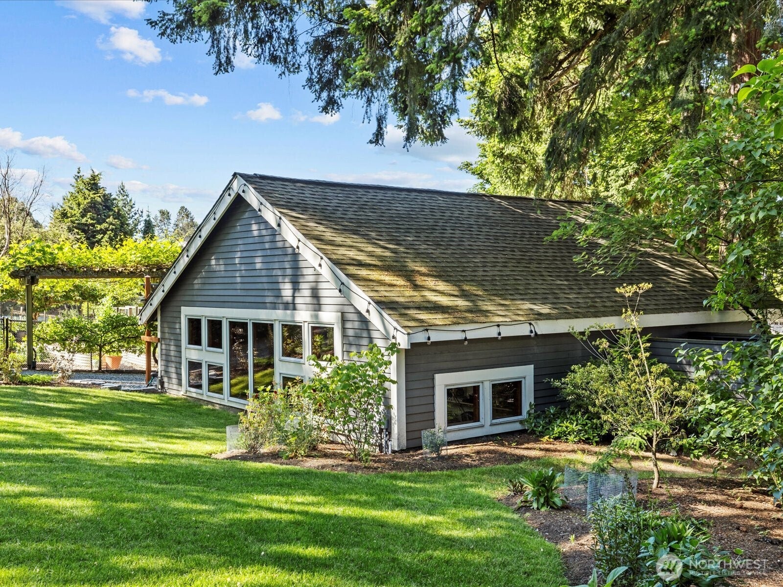 Kirkland, Washington, 98033, United States, ,3 BathroomsBathrooms,Residential,Pending,1852749