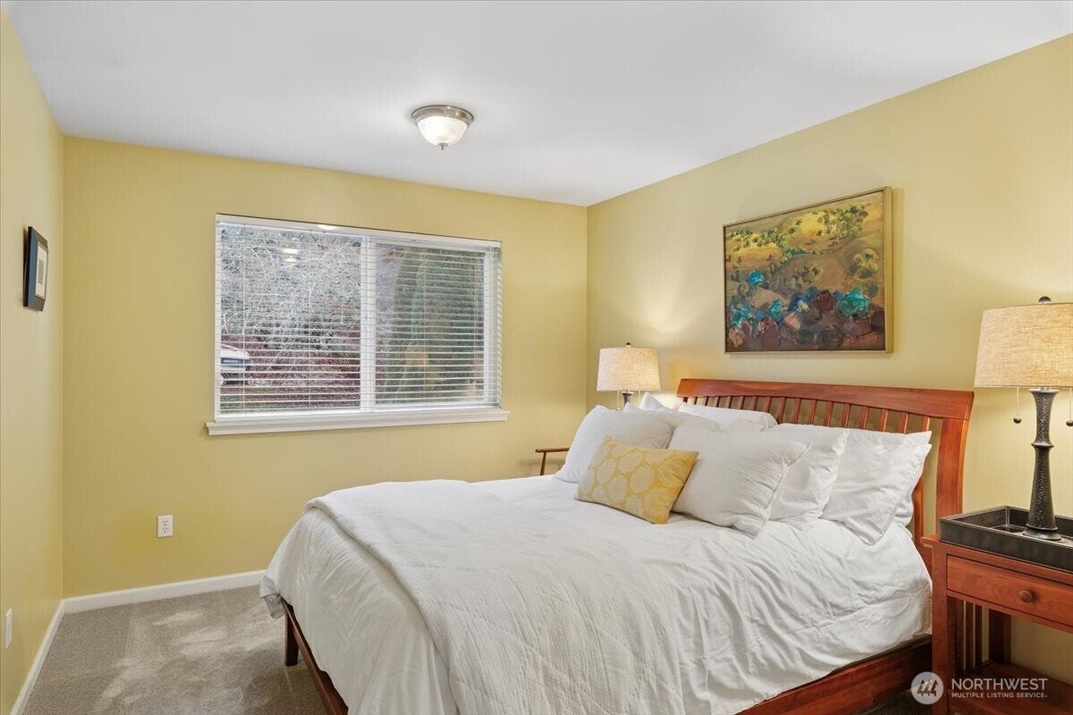 Lake Forest Park, Washington, 98155, United States, 6 Bedrooms Bedrooms, ,4 BathroomsBathrooms,Residential,Active,1996284