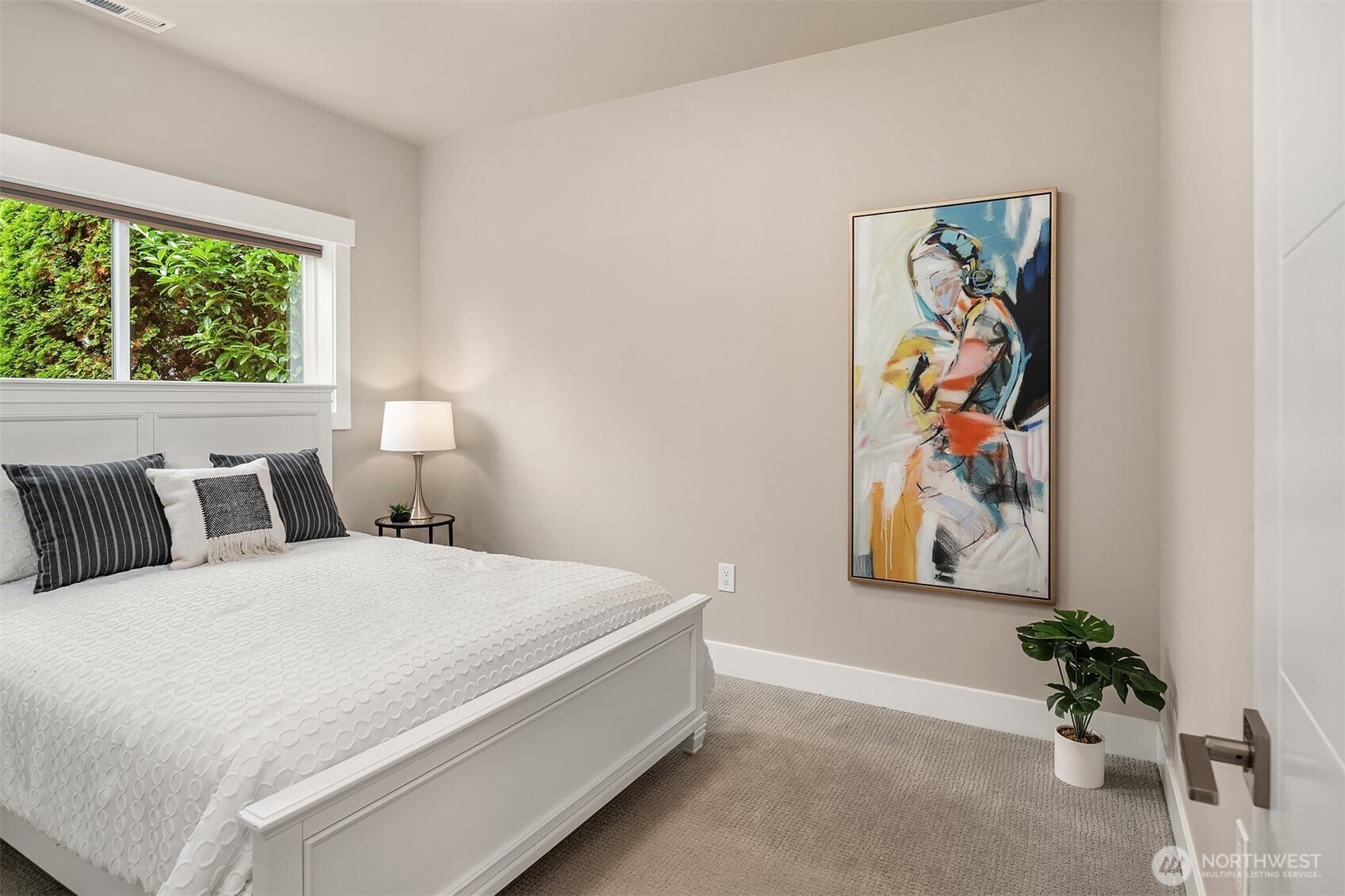 Kirkland, Washington, 98033, United States, 4 Bedrooms Bedrooms, ,5 BathroomsBathrooms,Residential,Active,1973549