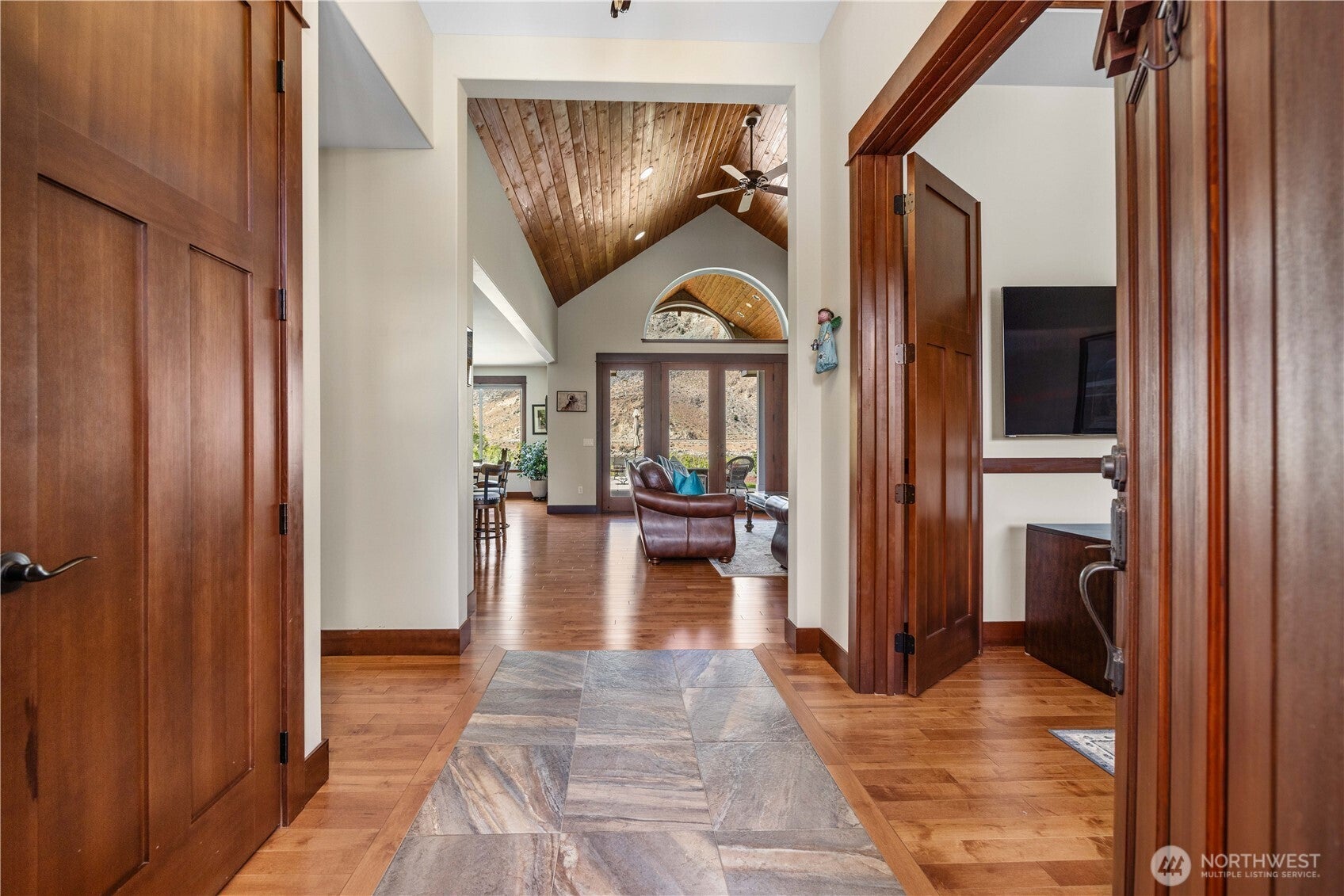 Orondo, Washington, 98843, United States, 3 Bedrooms Bedrooms, ,4 BathroomsBathrooms,Residential,Active,1823970