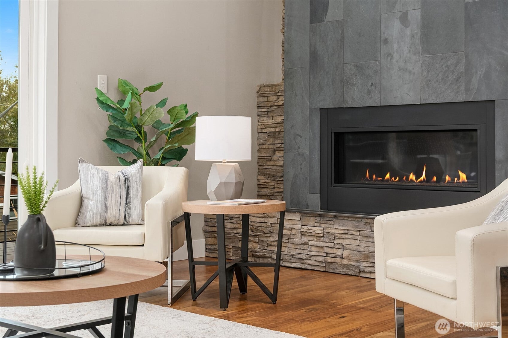 Kirkland, Washington, 98033, United States, 4 Bedrooms Bedrooms, ,5 BathroomsBathrooms,Residential,Active,1973549