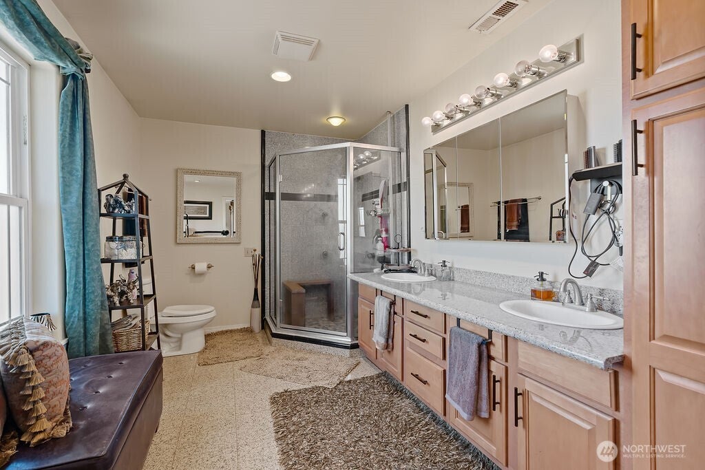 Yakima, Washington, 98901, United States, 4 Bedrooms Bedrooms, ,3 BathroomsBathrooms,Residential,Active,1820832