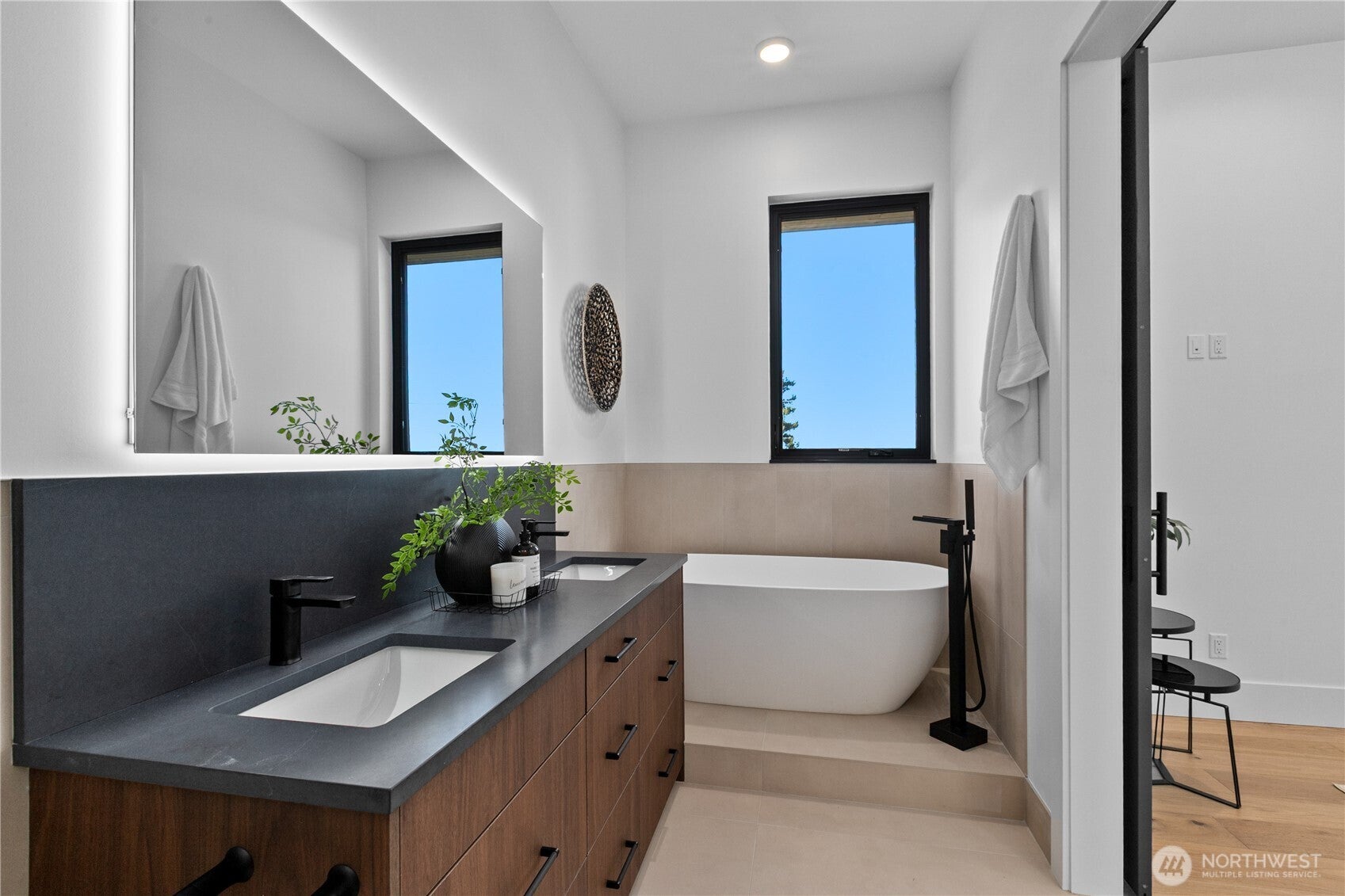 Blaine, Washington, 98230, United States, 3 Bedrooms Bedrooms, ,5 BathroomsBathrooms,Residential,Active,1986880