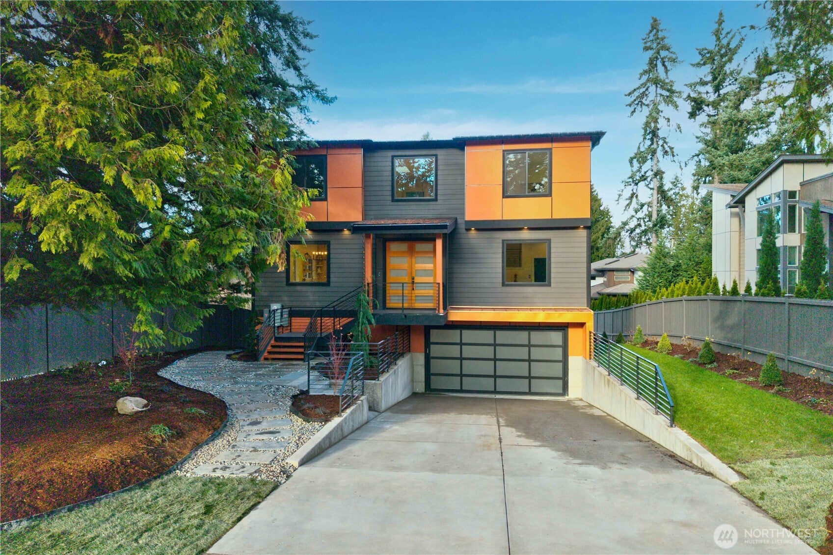 Kirkland, Washington, 98033, United States, 6 Bedrooms Bedrooms, ,7 BathroomsBathrooms,Residential,Active,2001374