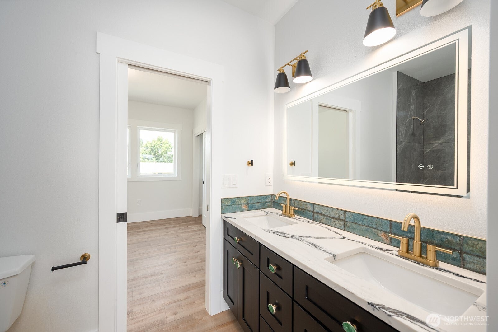 Moses Lake, Washington, 98837, United States, 4 Bedrooms Bedrooms, ,4 BathroomsBathrooms,Residential,Active,1886784