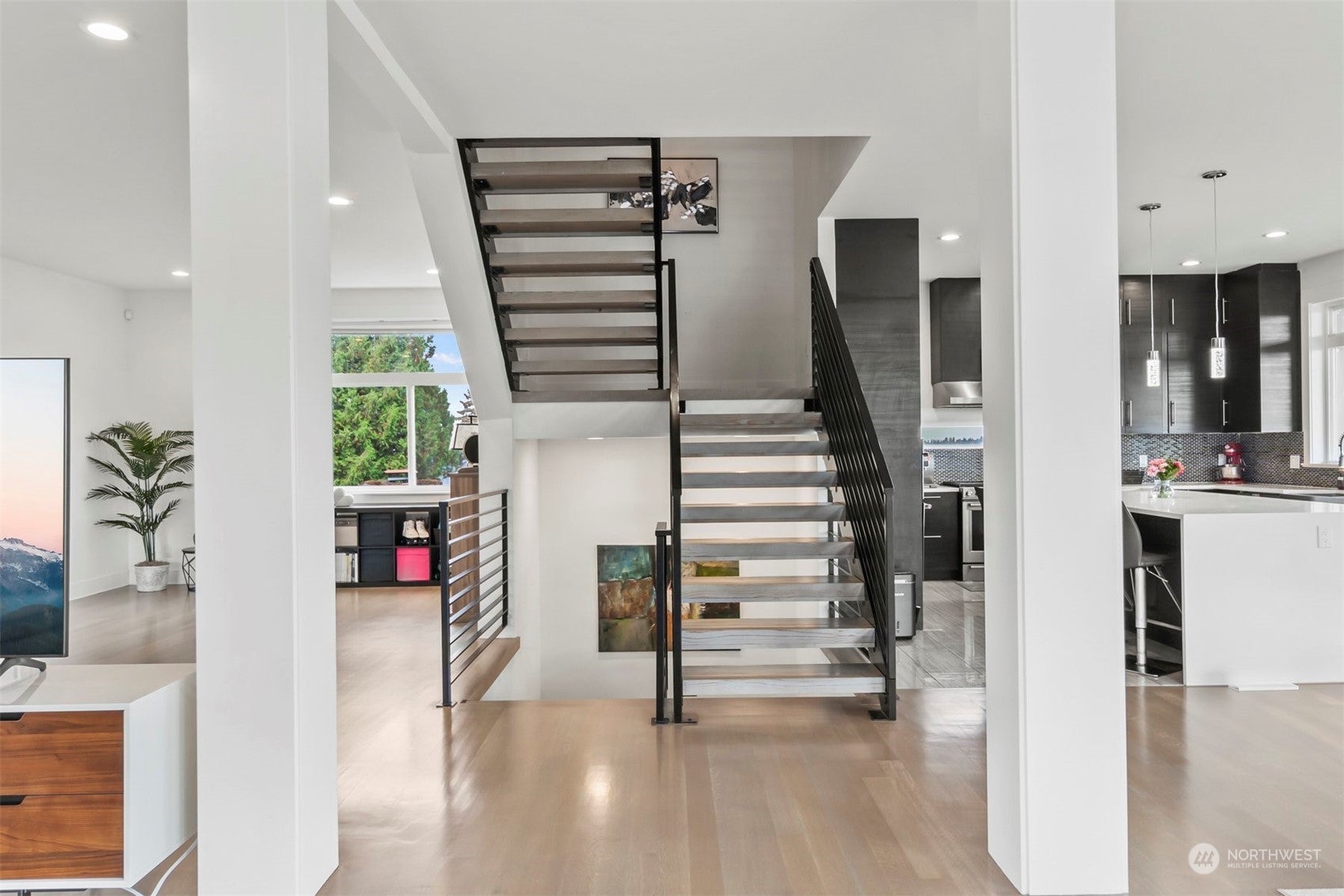 Seattle, Washington, 98178, United States, ,7 BathroomsBathrooms,Residential,Active,1702986