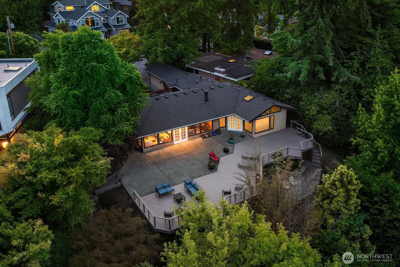 Bellevue, Washington, 98004, United States, 3 Bedrooms Bedrooms, ,2 BathroomsBathrooms,Residential,Active,1876689
